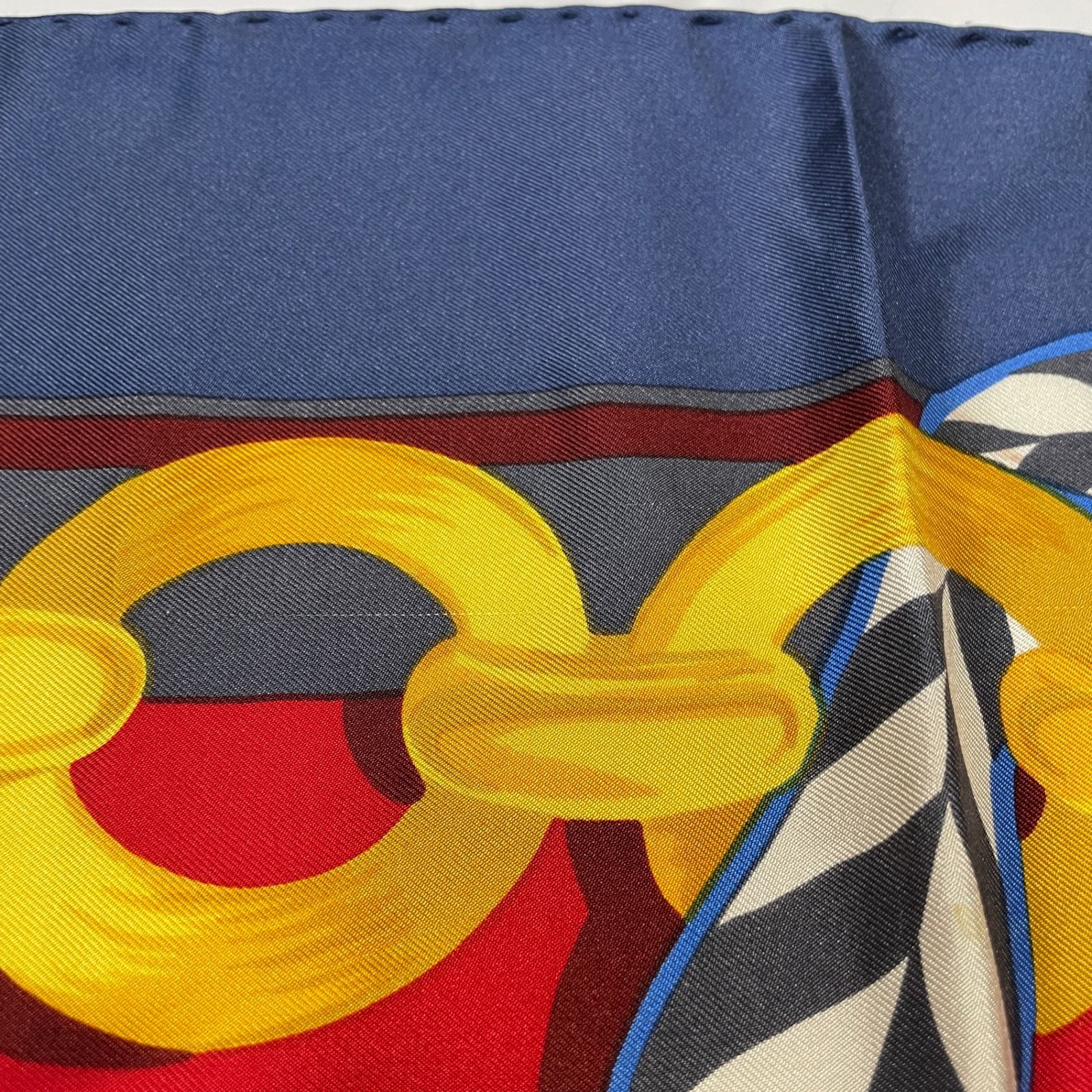 2509-128｜美品｜セリーヌ スカーフ シルク グレージュ タグあり 2512-102｜美品｜セリーヌ スカーフ シルク ネイビー タグあり - メルカリ