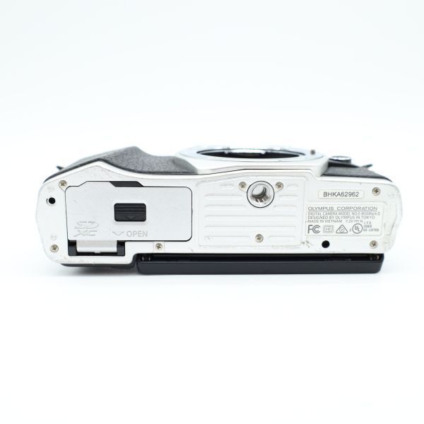 □美品□ OLYMPUS OM-D E-M10 MarkII ボディー シルバー #9009 - メルカリ
