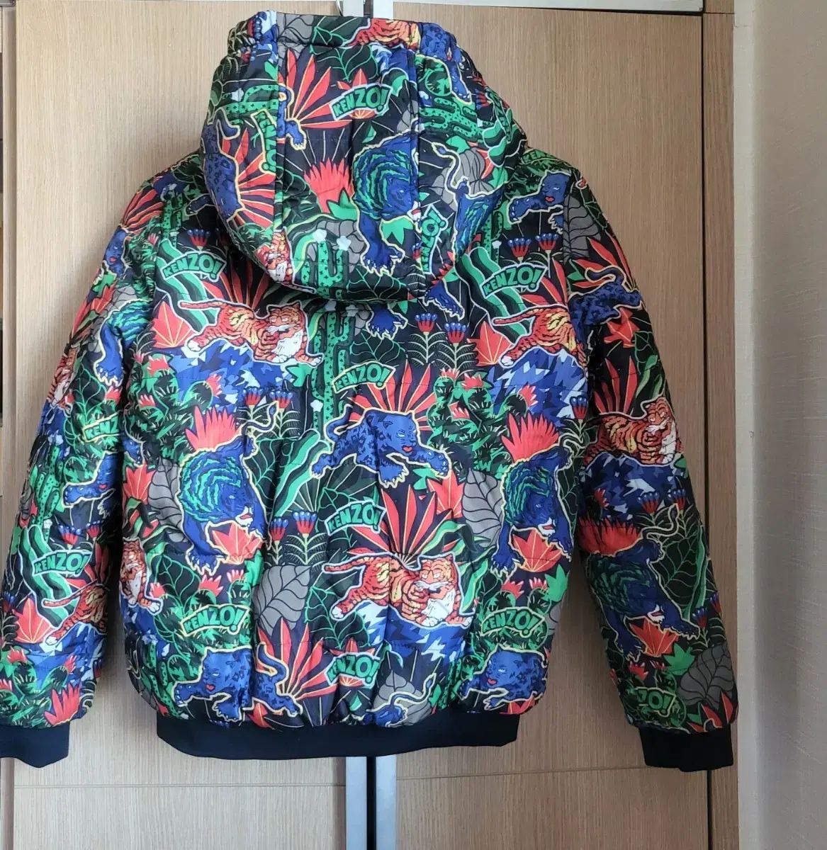 KENZO×コラボ カラフル動物柄ダウンジャケット KENZO キッズ リバーシブルダウンジャケット - メルカリ