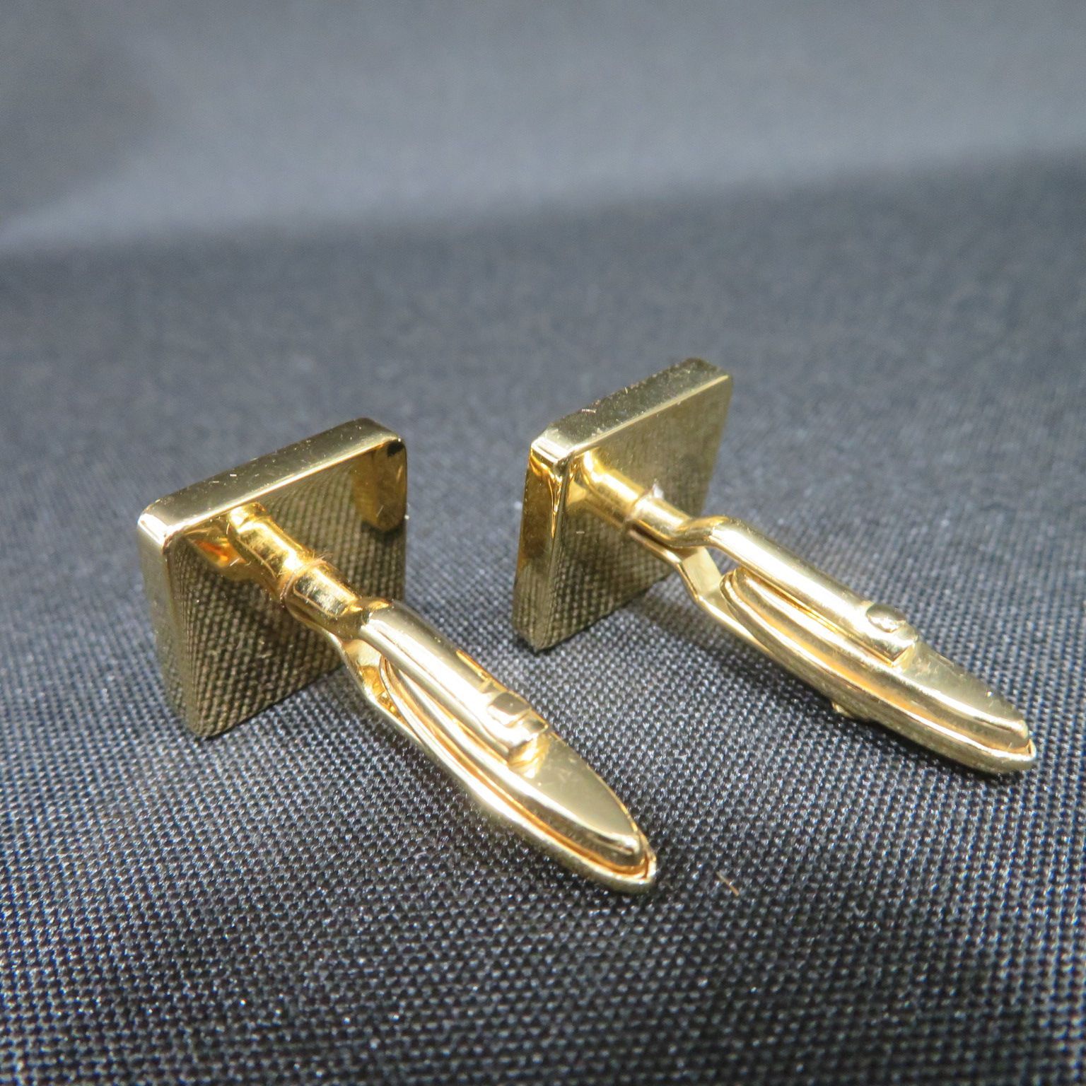 8182☆カフスボタン2個□ダンヒル(dunhill)□ケース付□送料込み