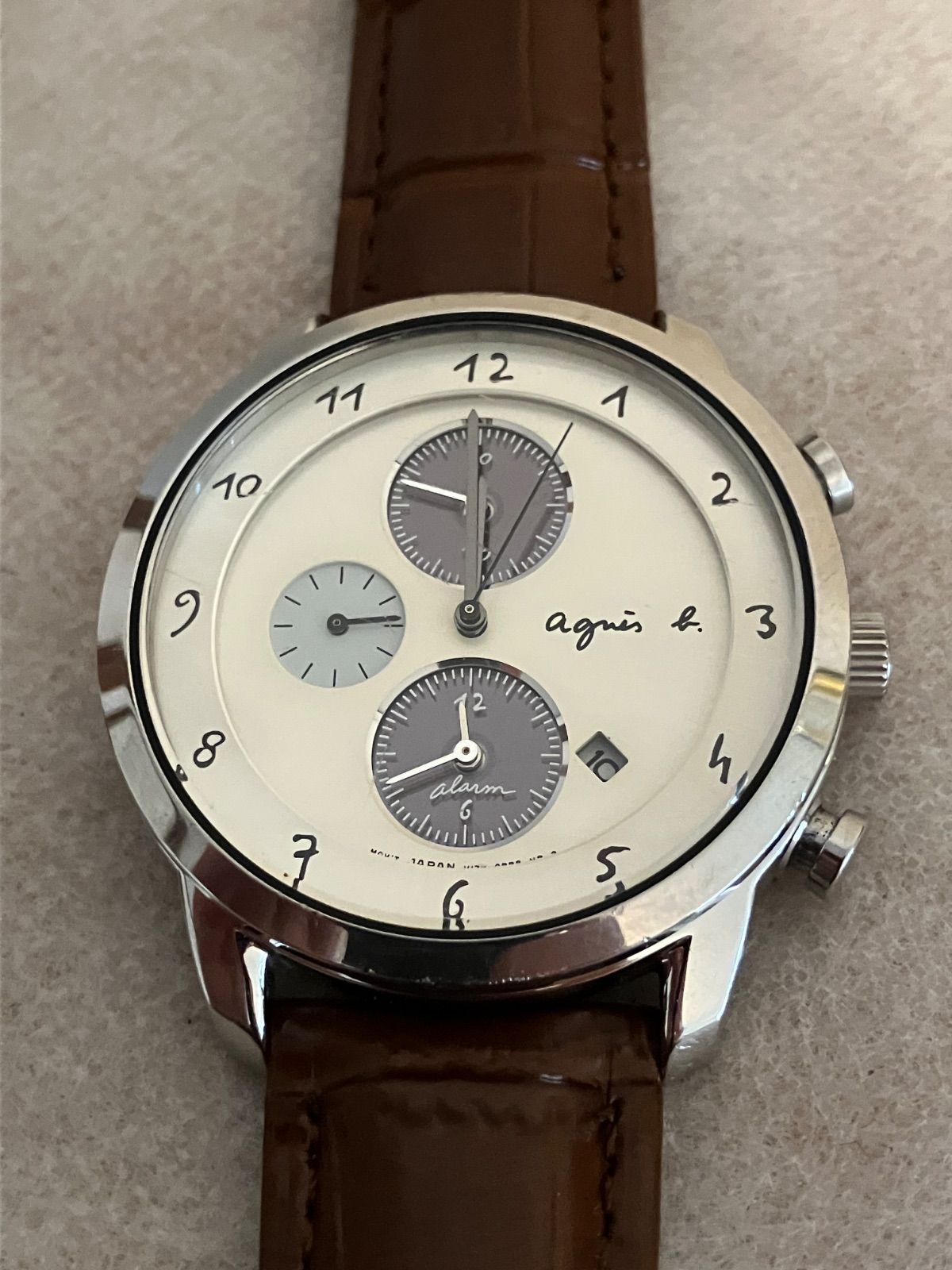 agnes b （アニエスベー）ソーラー式革時計 値下げ 不動 agnes b. アニエスベー クロノグラフ ソーラー腕時計 新品