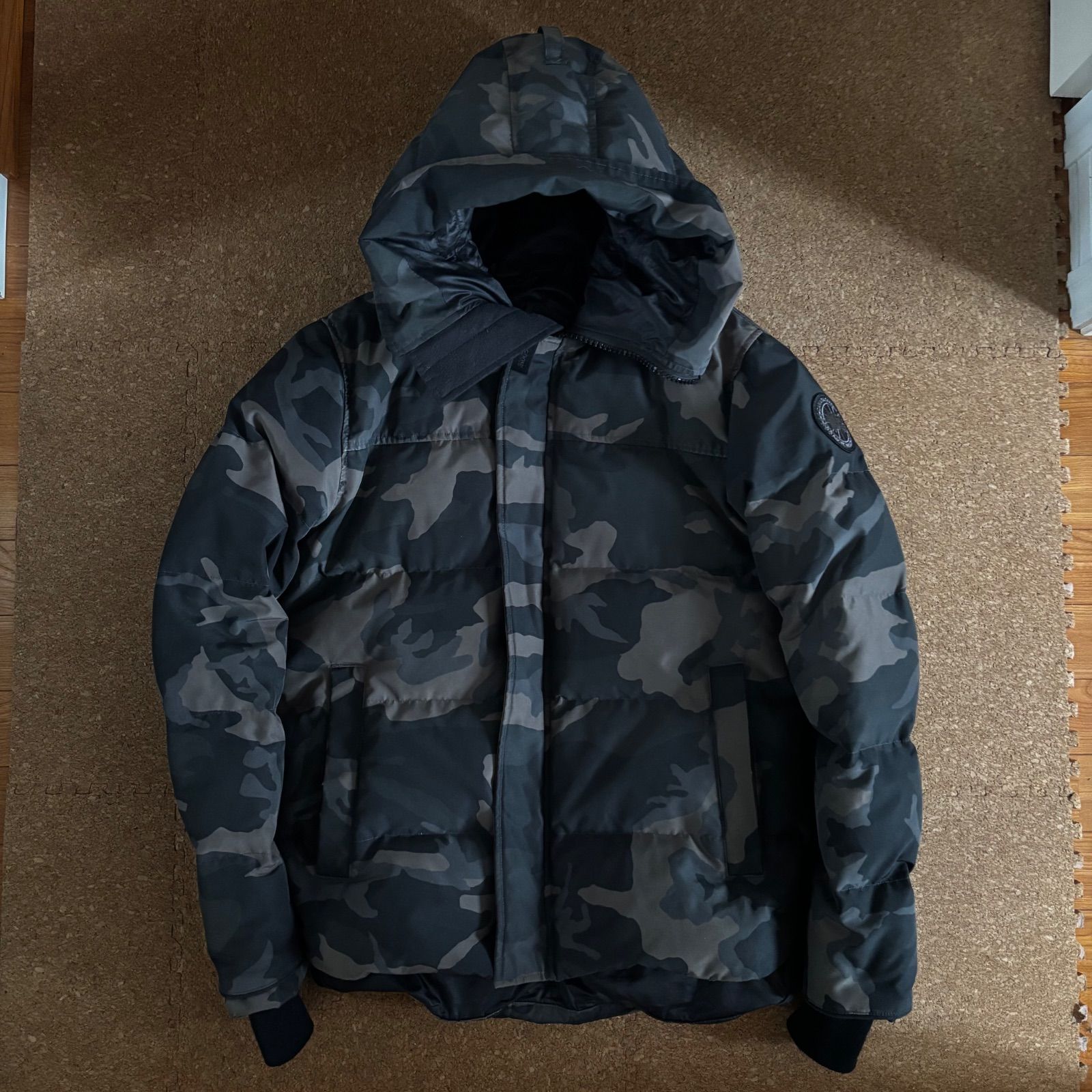 カナダグース マクミランパーカー メンズM ブラックカモ ダウン