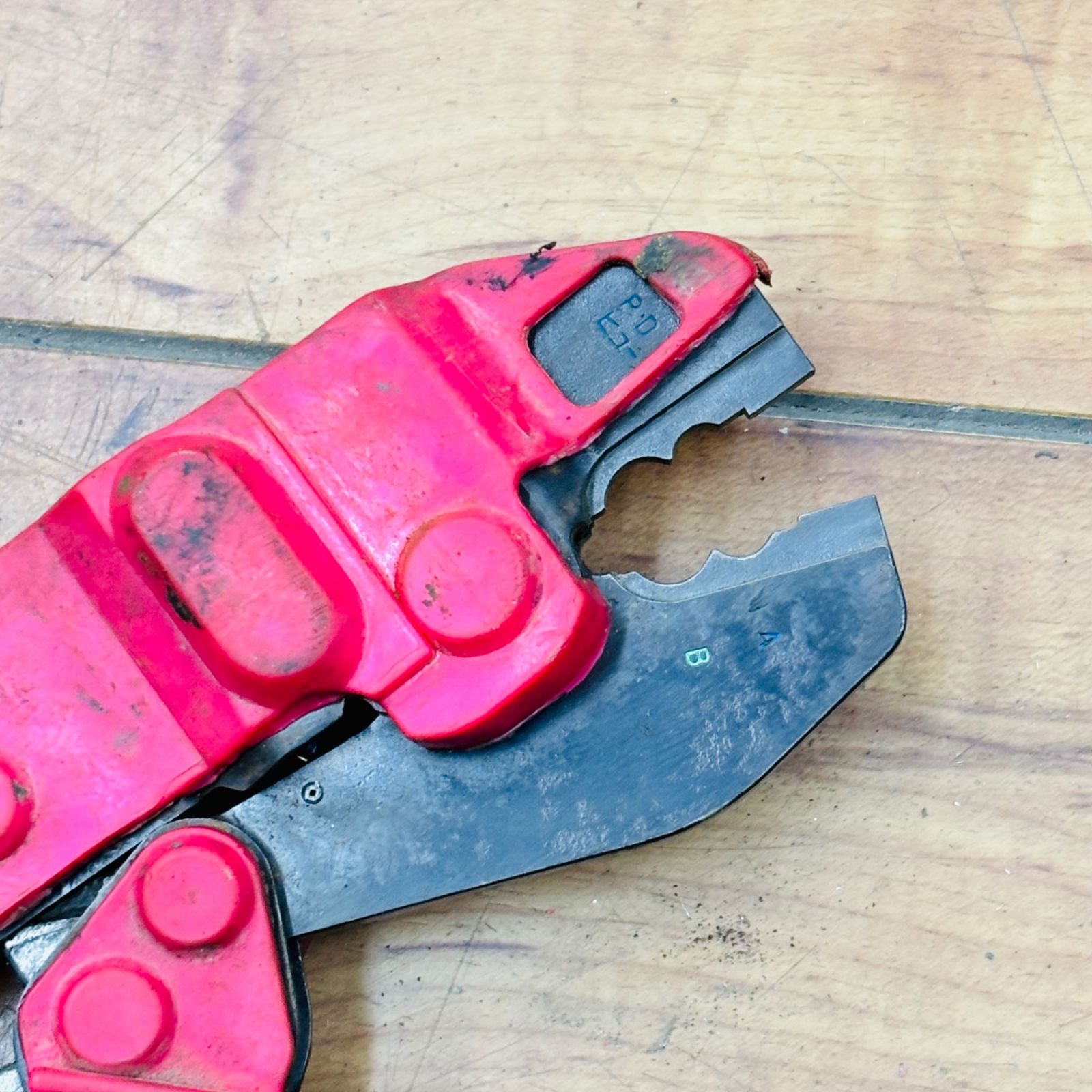  IZUMI 泉 引込線スリーブ 電線管ヒューズ他用 圧着ペンチ T-22 圧着ペンチ ペンチ