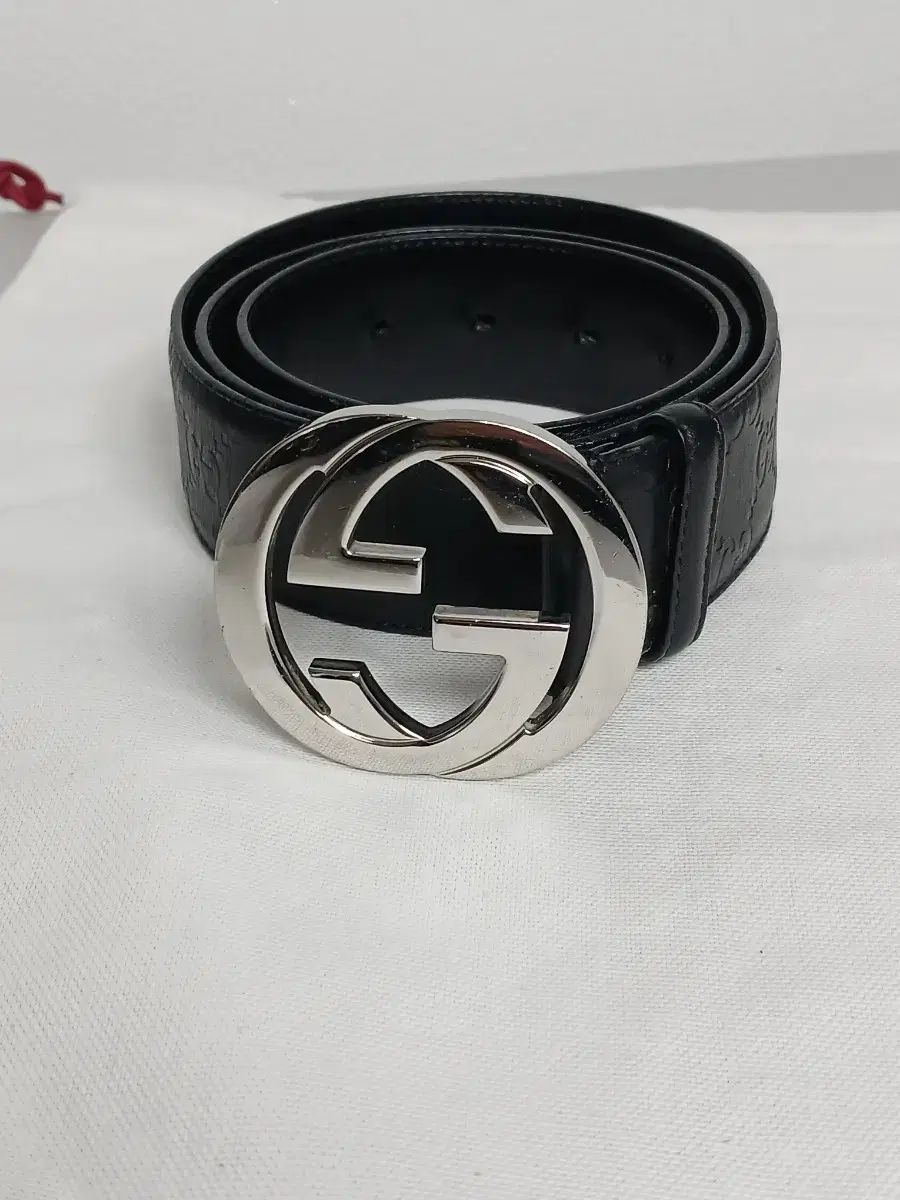 グッチ インターロッキング ブラック ベルト シルバー バックル 90
