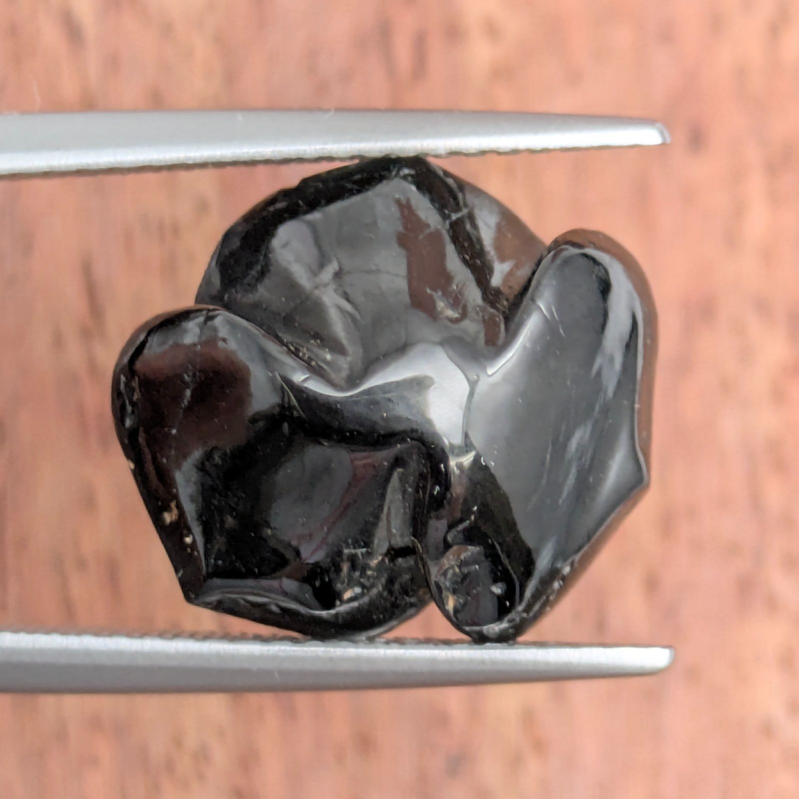 ブラックトルマリン(ショール) 彫刻（薔薇） ミャンマー産 【8.88ct