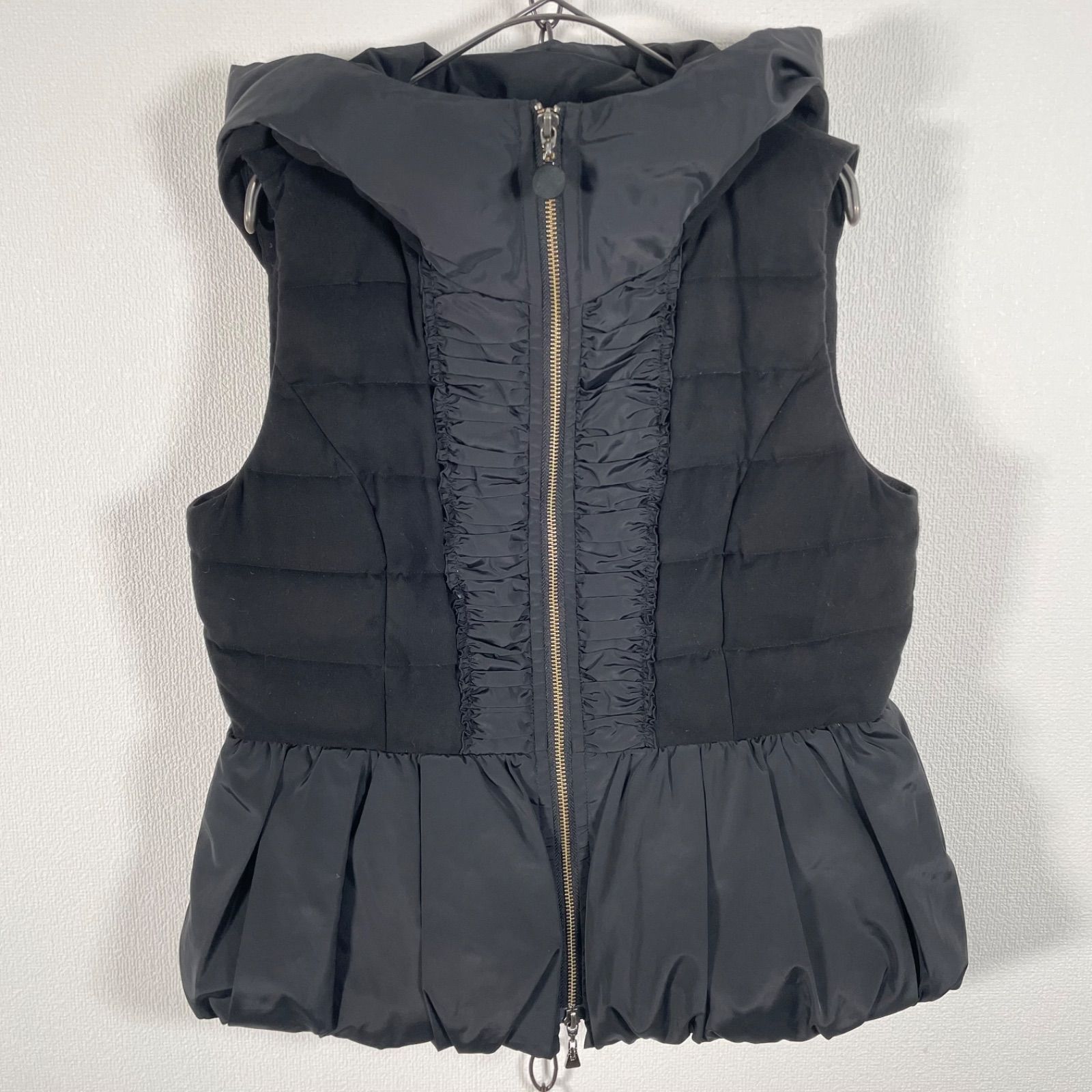 to be chic ダウンベスト ブラック ペプラム サイズ42 定価¥39,000 カタログ掲載商品 TO BE CHIC 三陽商会 ダウンベスト