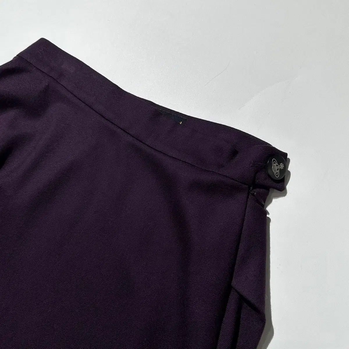 26-27 VIVIENNE WESTWOOD ロゴ ボタン スカート - メルカリ