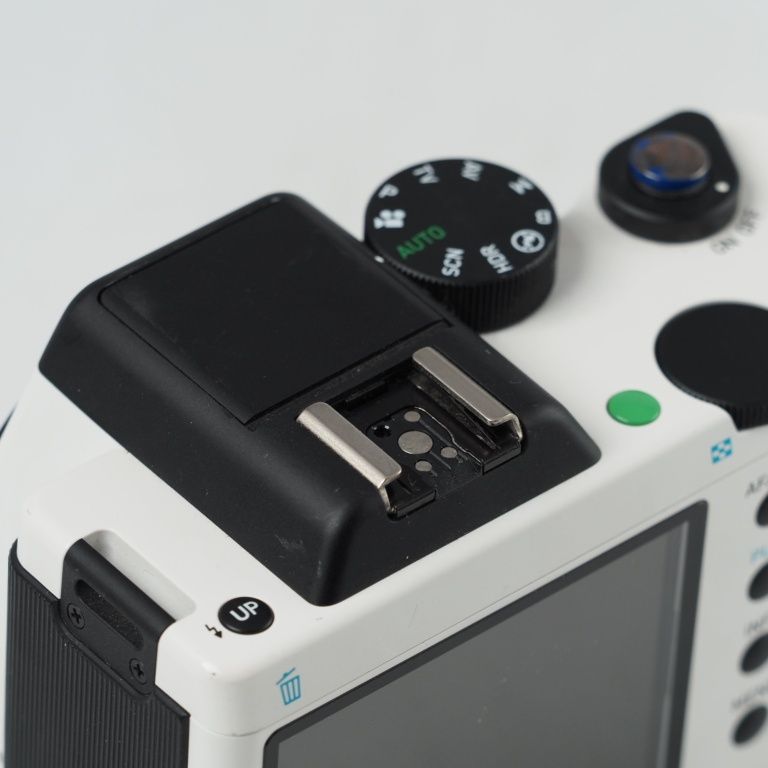 PENTAX ミラーレス一眼レフカメラ K-01 K01 ボディ ホワイト/ブラック