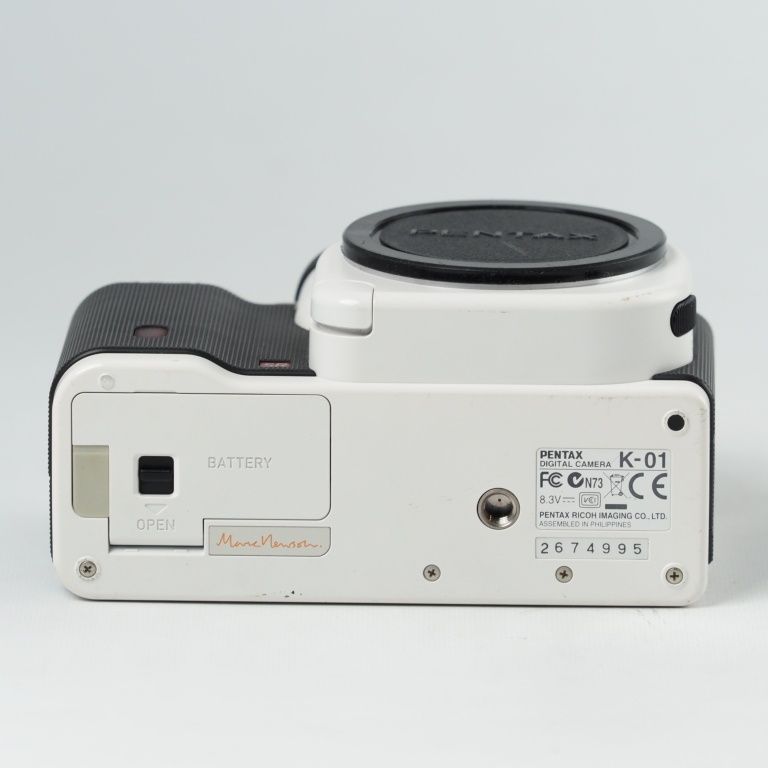 PENTAX ミラーレス一眼レフカメラ K-01 K01 ボディ ホワイト/ブラック