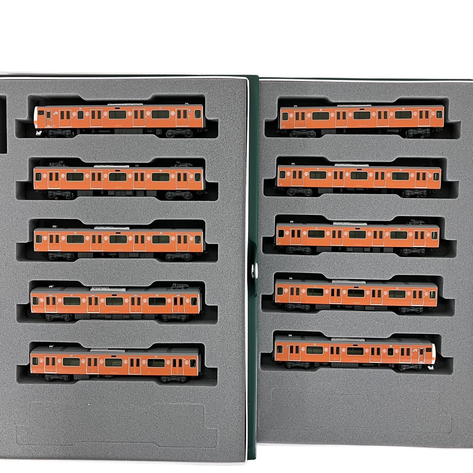 10-1577 E233系中央線開業130周年記念ラッピング編成10両セット Amazon | KATO Nゲージ E233系中央線開業130周年ラッピング編成10両