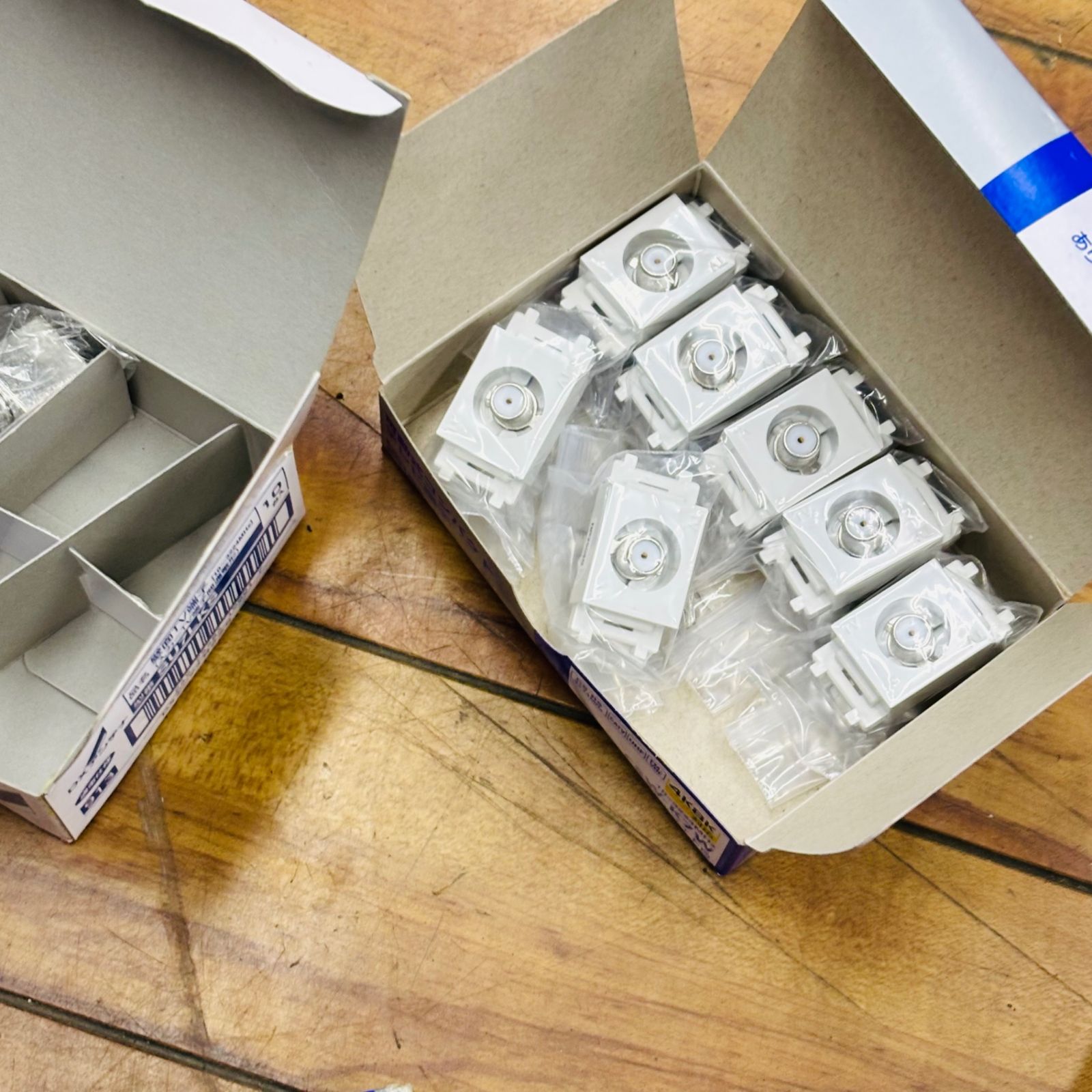 DXアンテナ SUN 壁面端子 分配器 テレビ端子など まとめて ♥