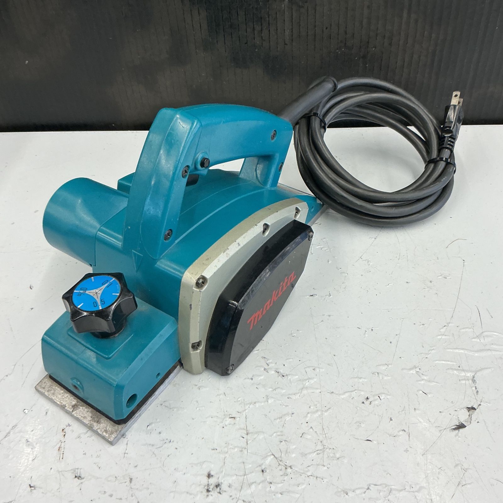 マキタ|makita| 82 mm 電動カンナ1900 BA 替刃式