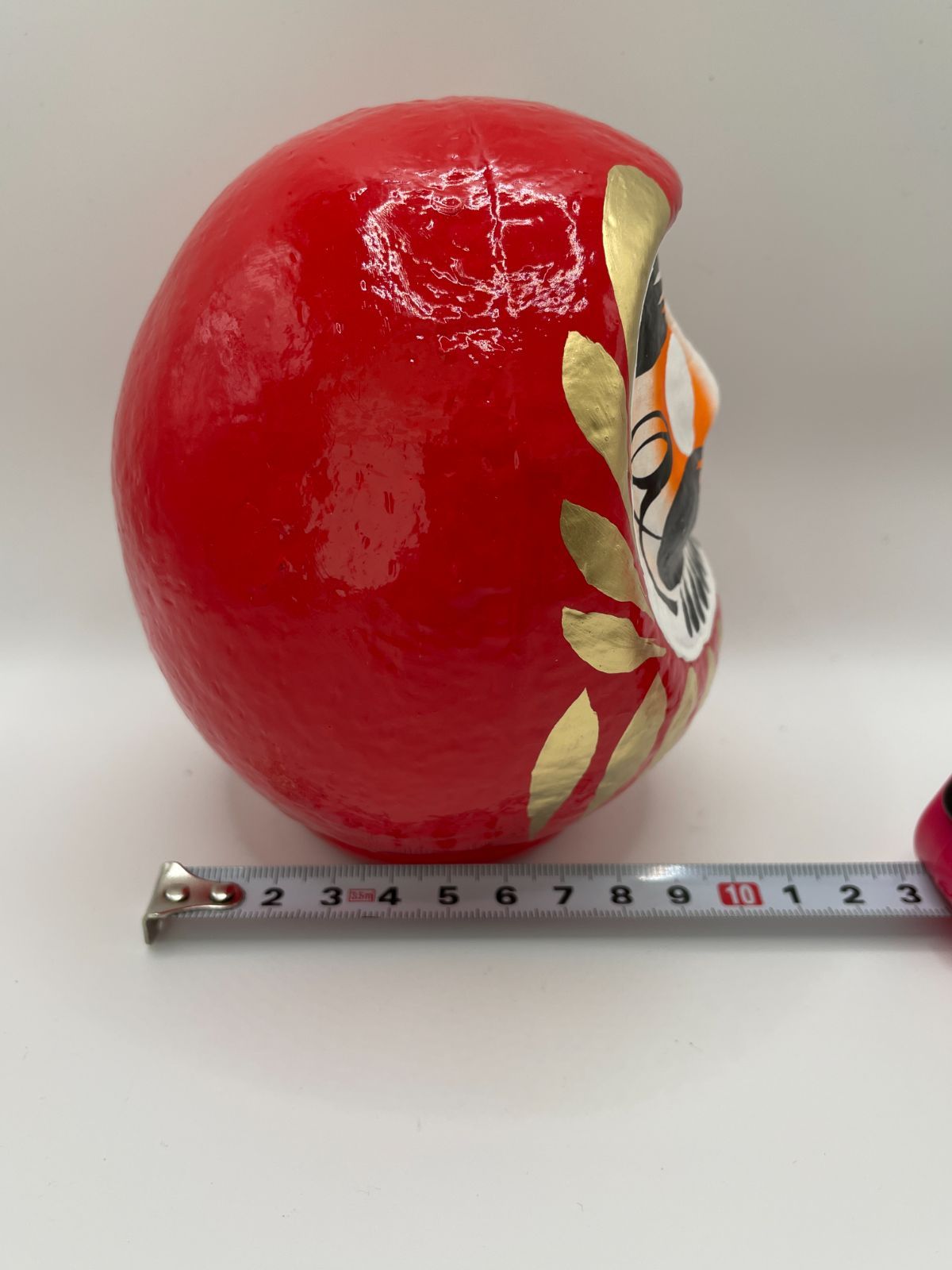 縁起物 だるま 達磨 赤色 金文字 鶴模様 高さ約13cm - メルカリ