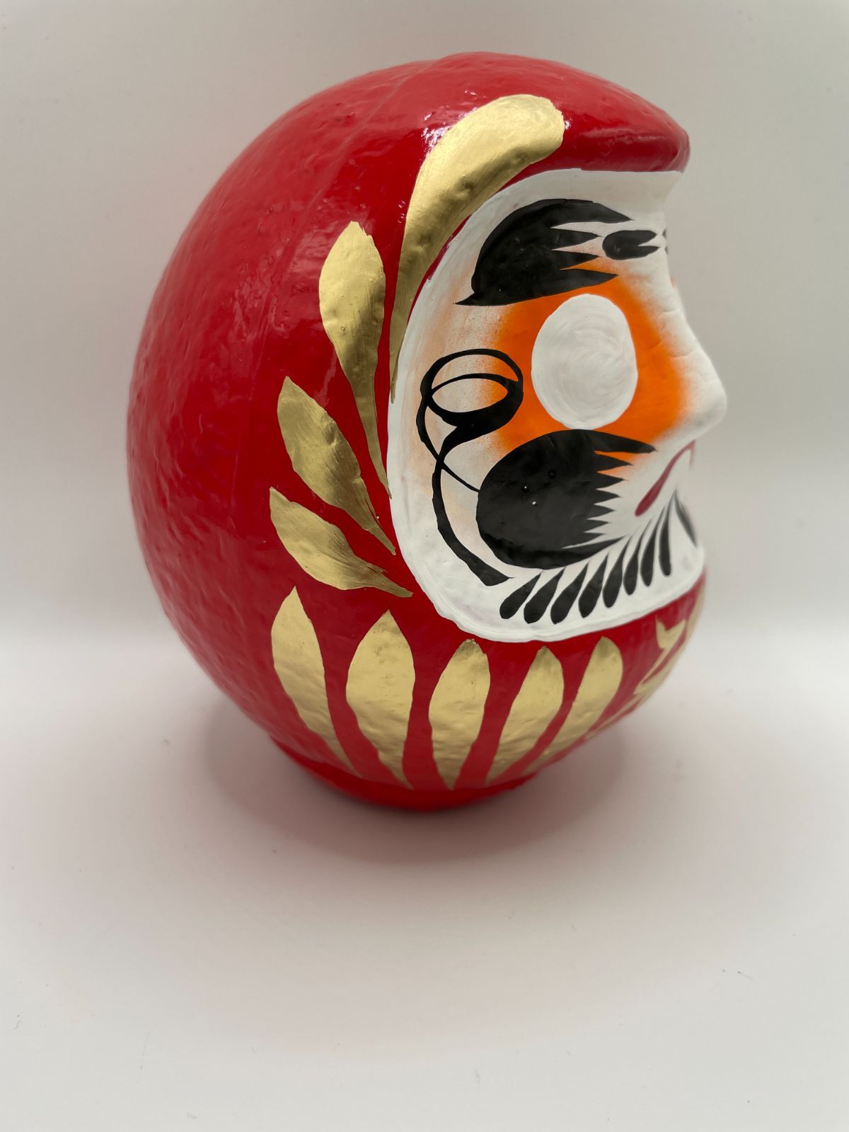 縁起物 だるま 達磨 赤色 金文字 鶴模様 高さ約13cm - メルカリ