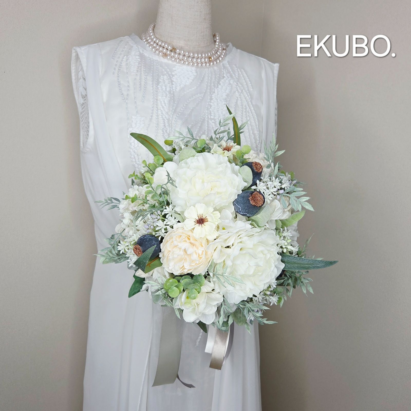ホワイト芍薬のナチュラルクラッチブーケ】b623 ウェディングブーケ