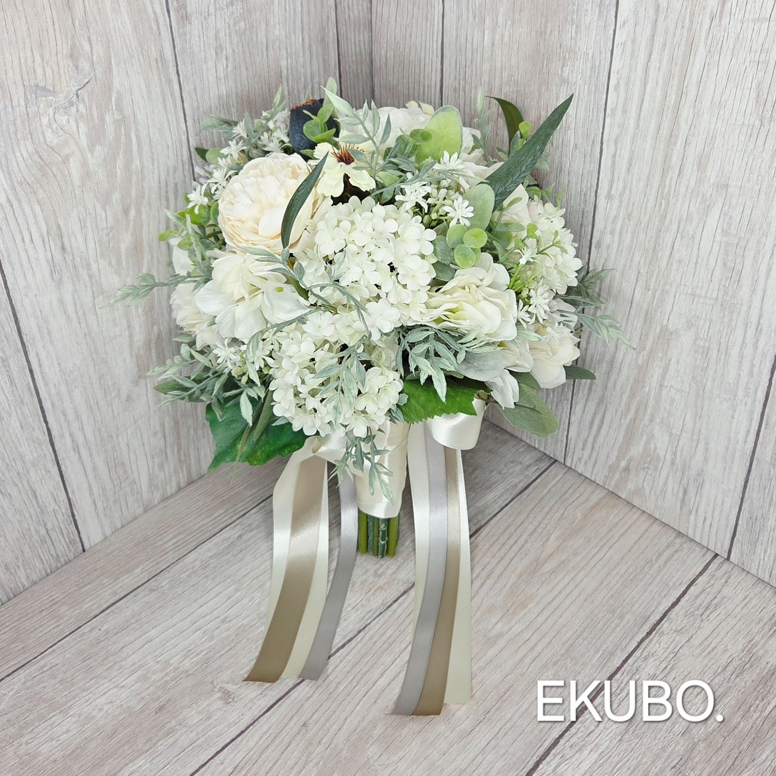 ホワイト芍薬のナチュラルクラッチブーケ】b623 ウェディングブーケ