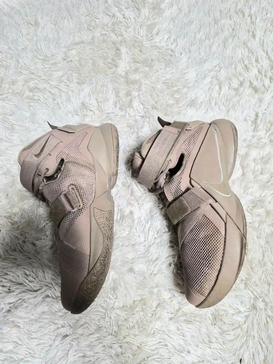 ナイキ レブロン ソルジャー 9 バスケシューズ 265 - メルカリ