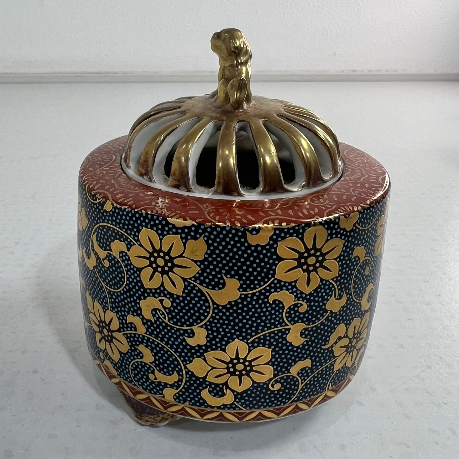 中古】九谷焼 香炉 陶器 工芸品 三本足 青粒鉄線 3.5号 - メルカリ