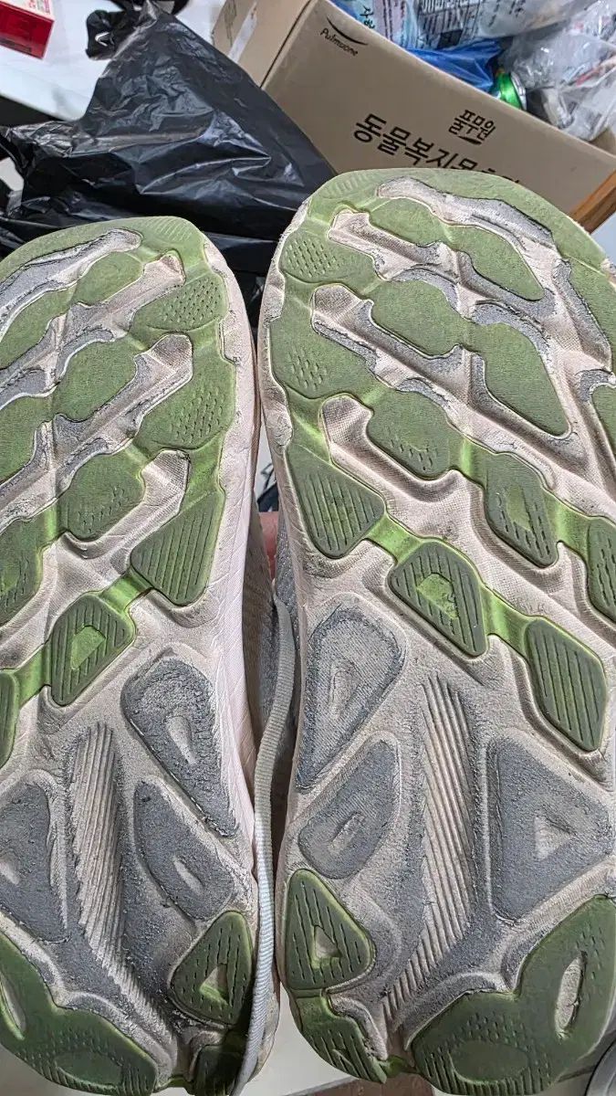  HOKA ONE クリフトン 9 スニーカー アイボリー 登山靴 トレッキングシューズ アウトドアシューズ