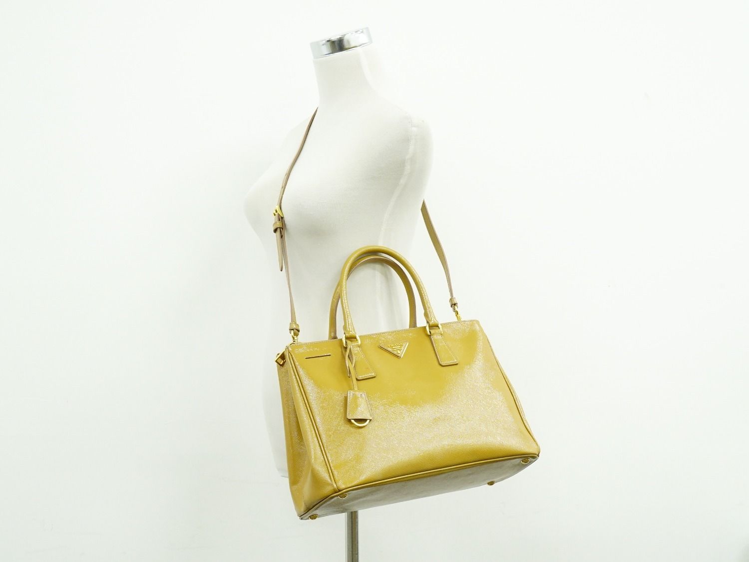 本物 プラダ PRADA ガレリア ラージ 2WAY ショルダーバッグ ハンドバッグ ポシェット レザー キャメル 1BA274 Galleria バッグ 中古・ 本物 プラダ PRADA ガレリア ラージ 2WAY ショルダーバッグ