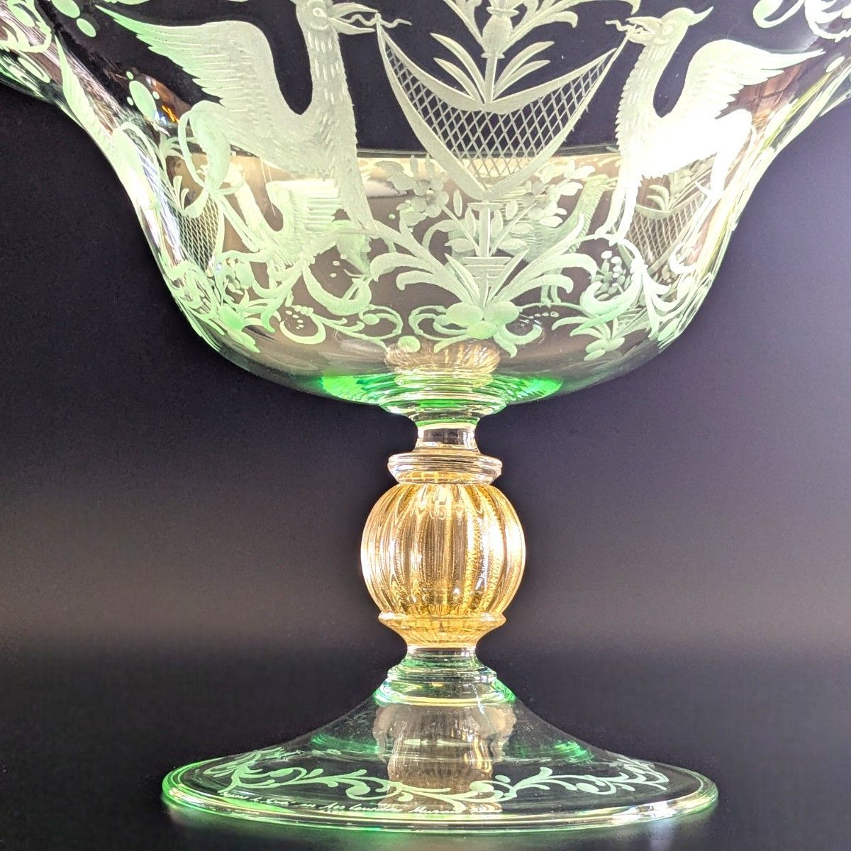 フラビオ・バルビーニ作 ムラーノ グリフィン彫刻コンポート 緑色吹き