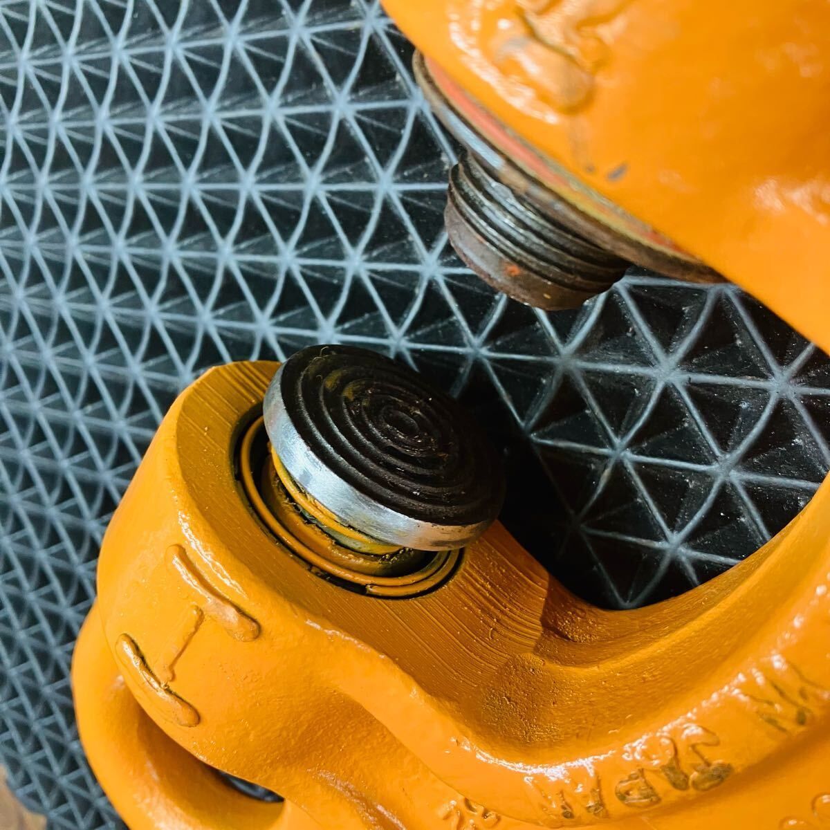 ねじ式全方向クランプ SBB-1