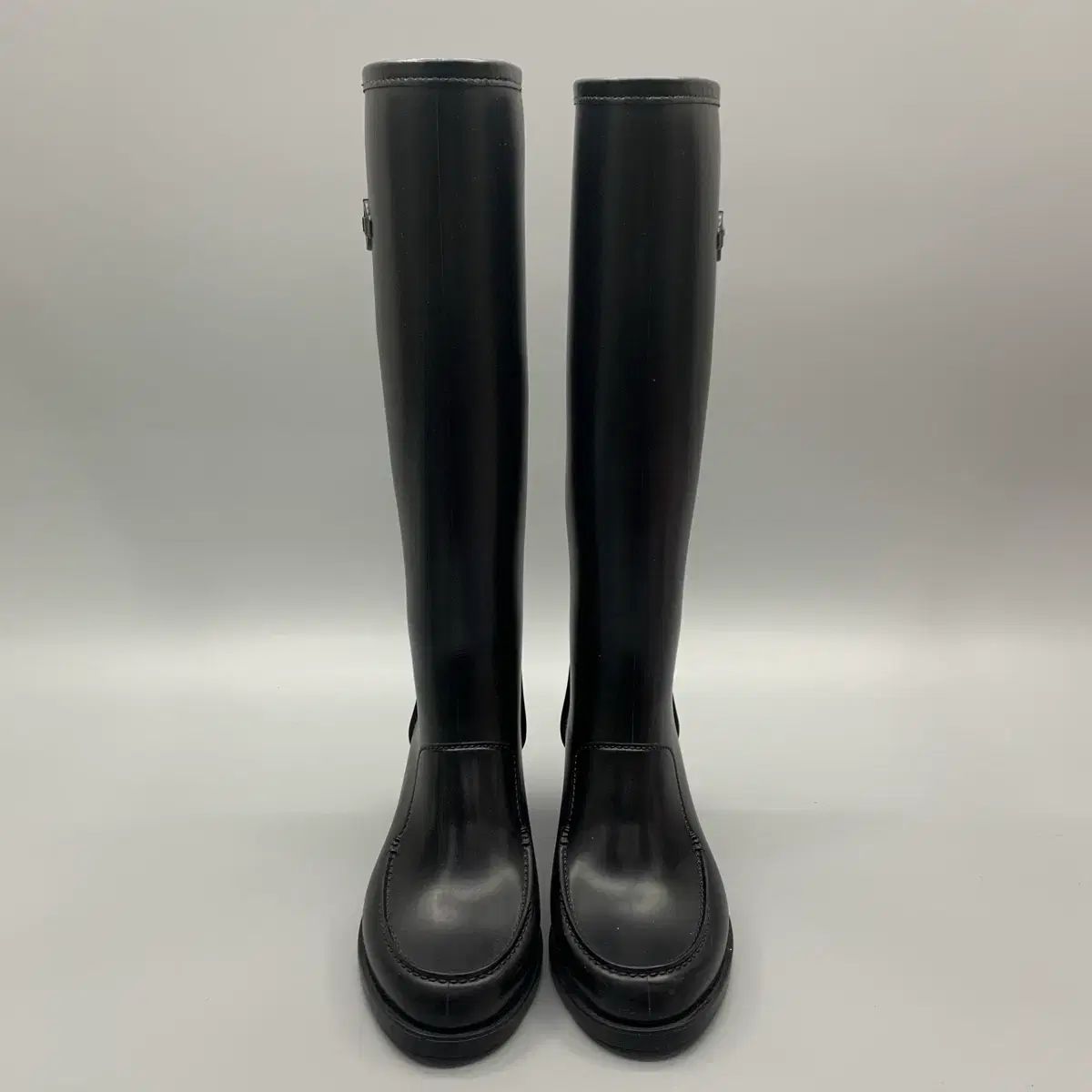 美品フェラガモ　ブラックファー付きロングブーサイズ6 黒 FERRAGAMO フェラガモ ブラック ロング レインブーツ 6サイズ - メルカリ