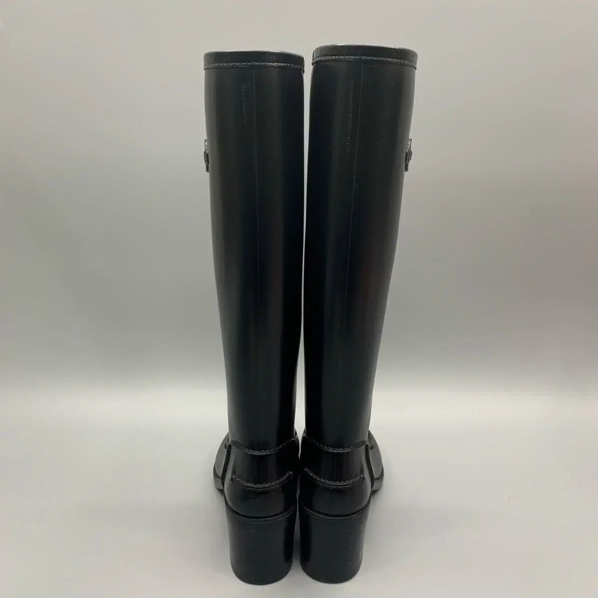 FERRAGAMO フェラガモ ブラック ロング レインブーツ 6サイズ - メルカリ FERRAGAMO フェラガモ ブラック ロング レインブーツ 6サイズ - メルカリ
