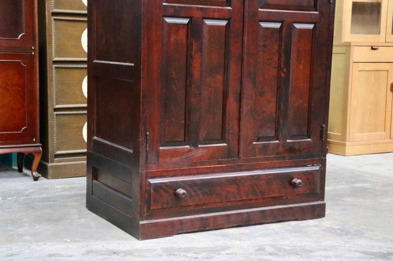 北海道民芸家具】樺材ワードローブ｜無垢材の重厚感・収納家具 北海道