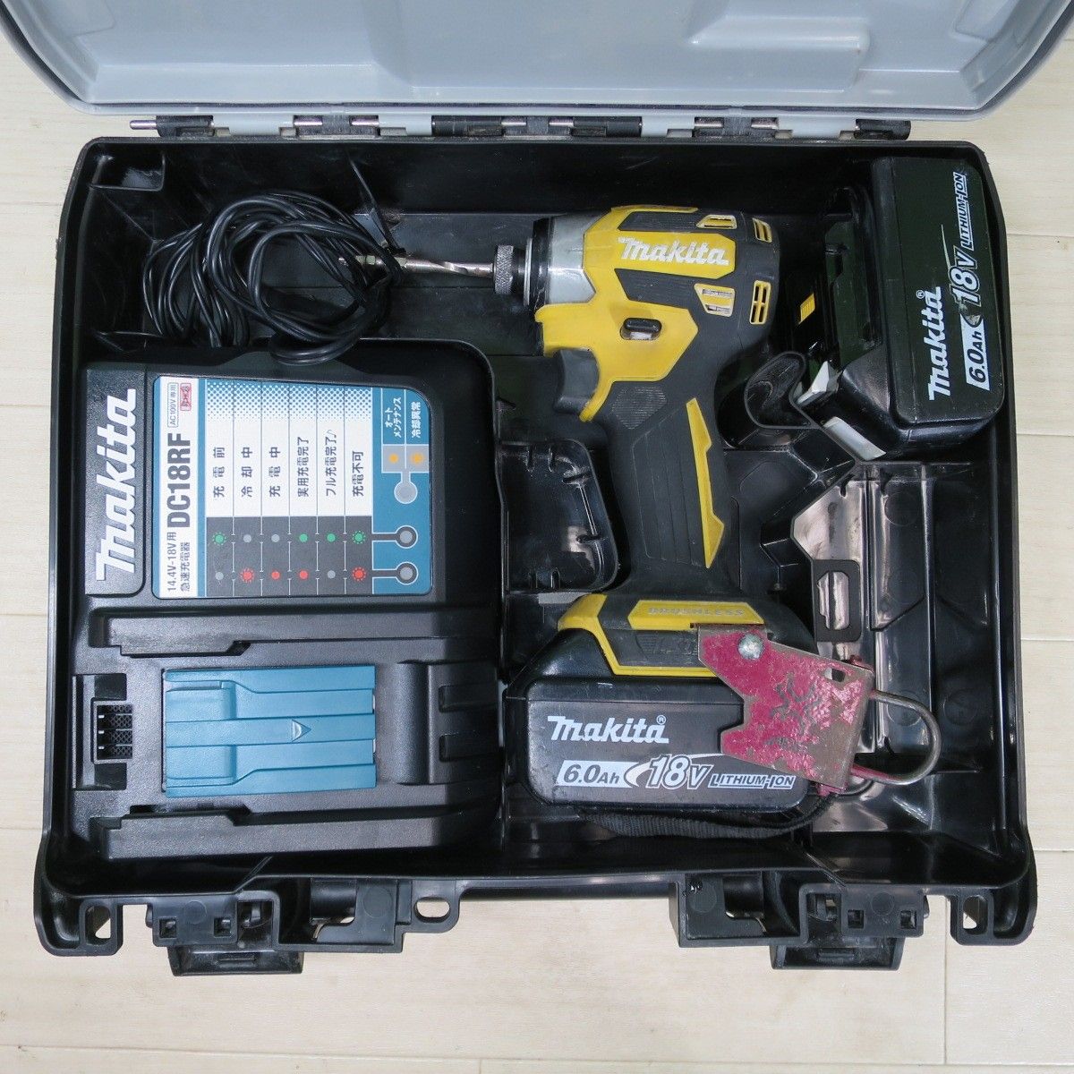 Makita マキタ TD173D インパクトドライバー 充電器&バッテリー2個 