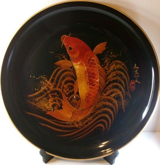 縁起 鯉 飾り皿 金彩と朱色 鯉の滝登り 置物 オブジェ 置物 20260125