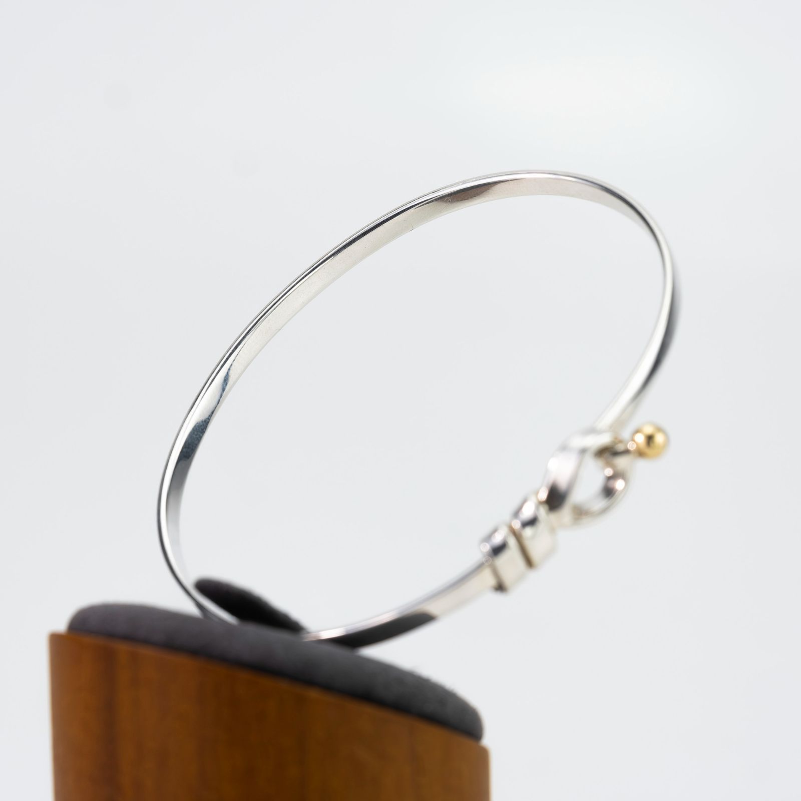 【Tiffany & Co. 】フック&アイ バングル シルバー K18 コンビ TIFFANY&Co.（ティファニー） バングル コンビブレスレット フック