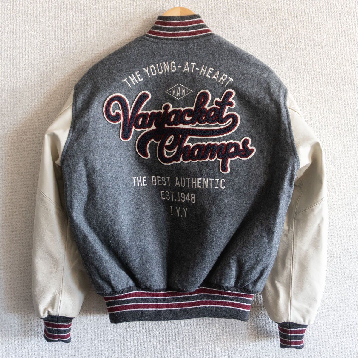 希少 美品 VAN JACスタジャン フルデコ 袖牛革 ワッペン グレー 希少 美品 VAN JACスタジャン フルデコ 袖牛革 ワッペン グレー L 希少