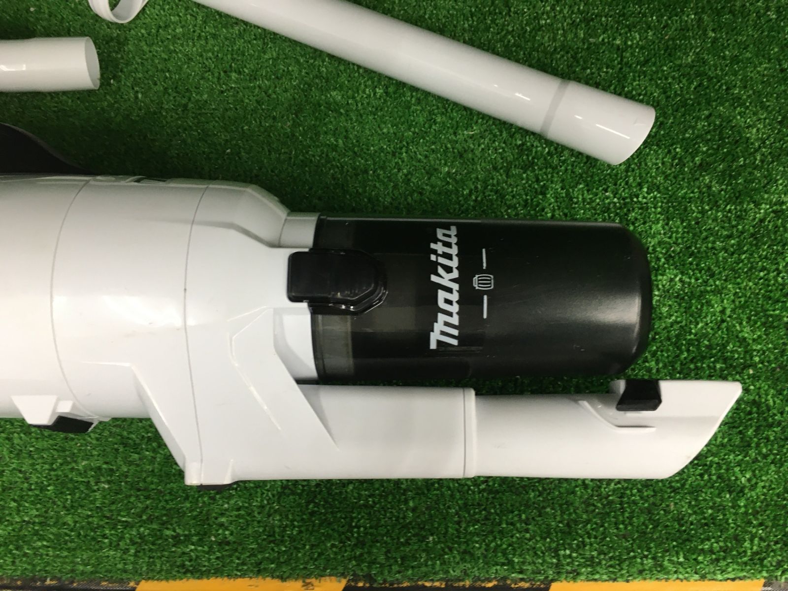  品 0906 makita マキタ 18 v充電式クリーナ サイクロン一体式 白 本体のみ 集塵機 ブロワー 電動工具 エア工具