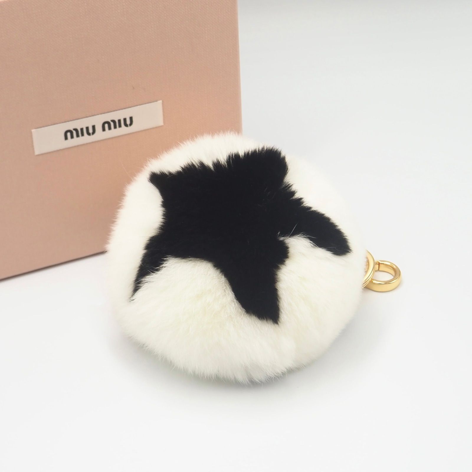 正規品 美品 ミュウミュウ ファー チャーム バッグ ラビット 【N14544】 美品】MIU MIU ラビットファー キーチャーム - メルカリ