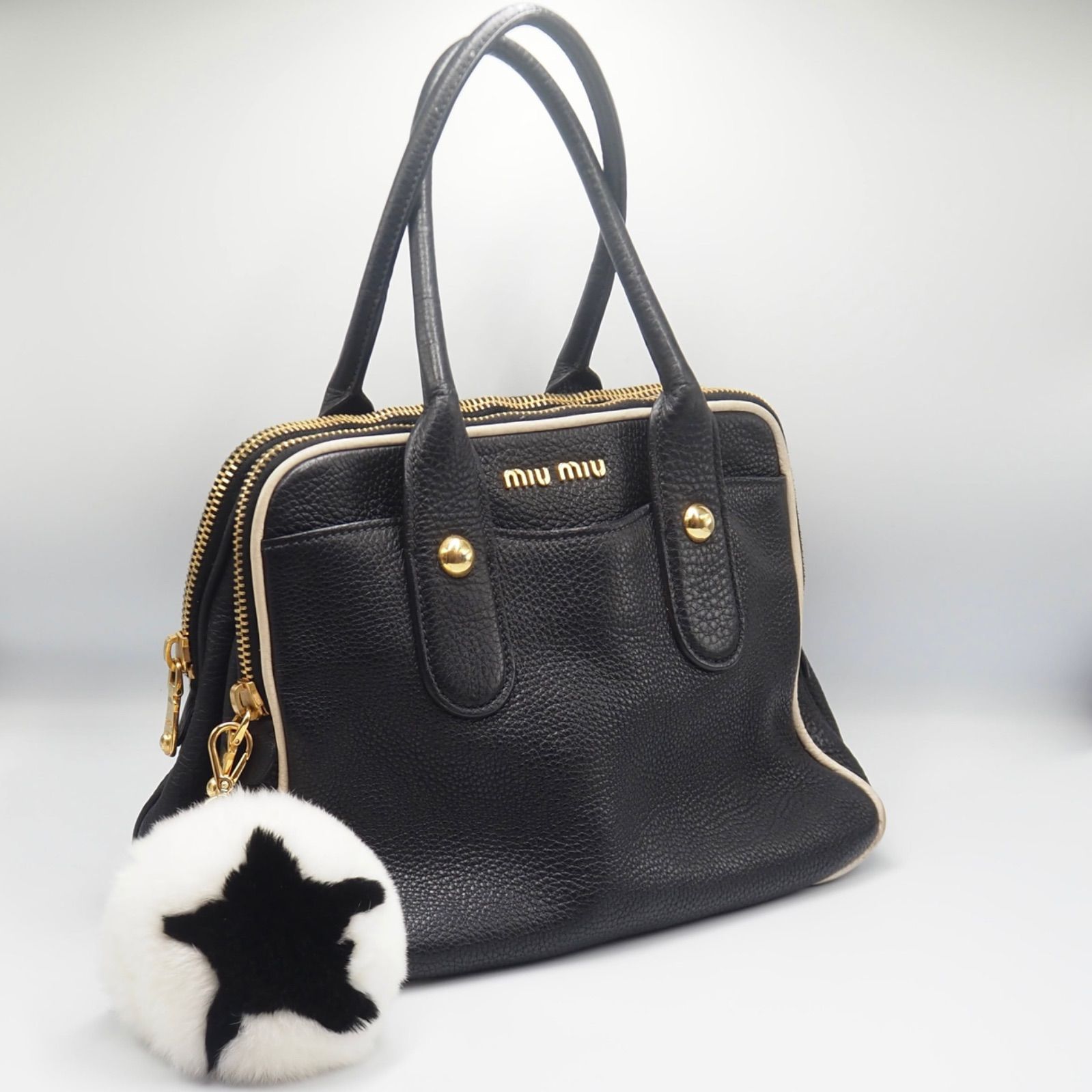 正規品 美品 ミュウミュウ ファー チャーム バッグ ラビット 【N14544】 遊び心あふれるミュウミュウの新作チャームで、いつものバッグを