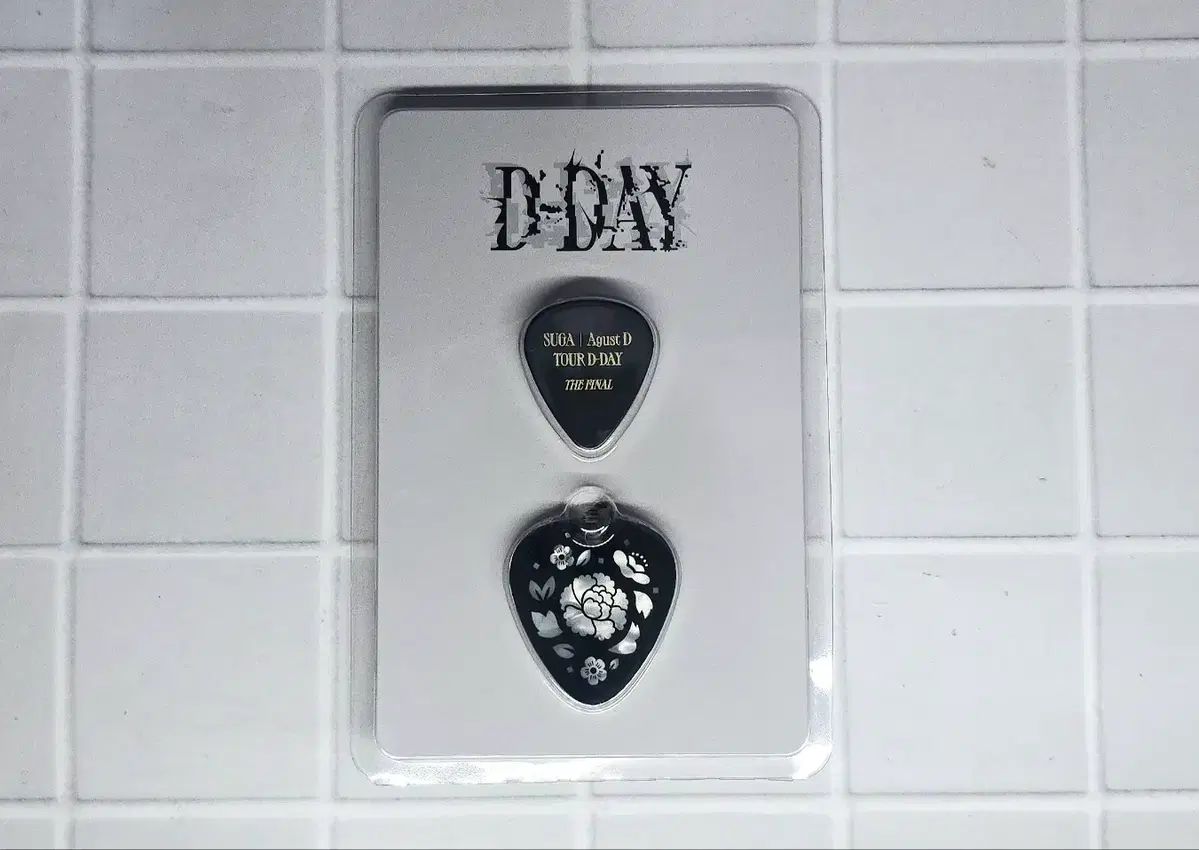 ユンギ　ピック　ピアスセット　D-DAY　公式　ツアー　シュガ BTS 未開封 公式】BTS ユンギ SUGA AgustD D-DAY イヤリング ピアス - メルカリ