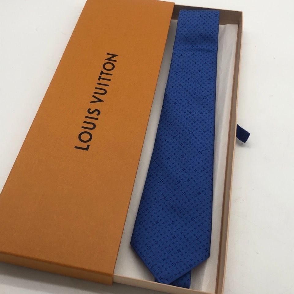【美品】LOUIS VUITTON ルイヴィトン　ネクタイ　モノグラム　箱付　青 ネクタイ・モノグラム 美品 箱付き LOUIS VUITTON ネクタイ モノグラム