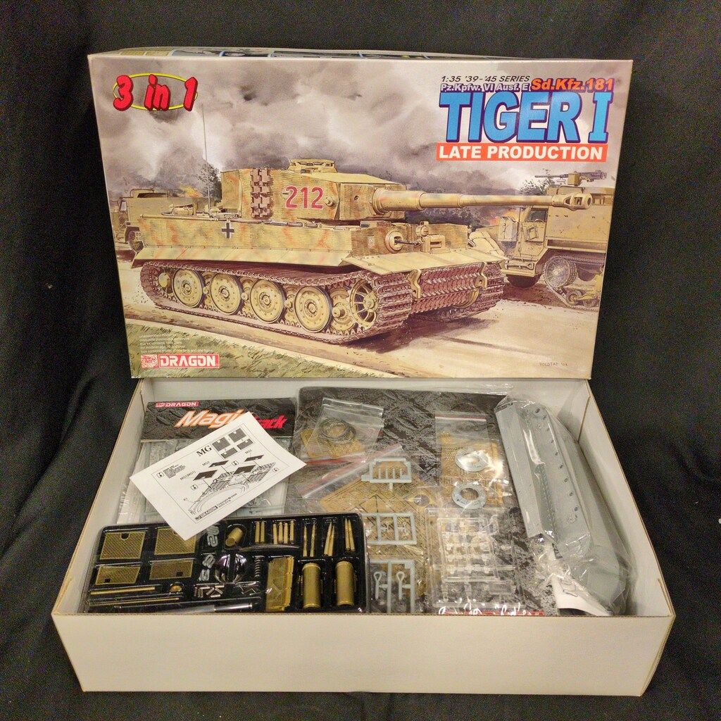 ドラゴン/ハセガワ 1/35 '39-'45シリーズ Pz.Kpfw.VI Ausf.E Sd.Kfz ドラゴン/ハセガワ 1/35 '39-'45シリーズ Pz.Kpfw.VI Ausf.E Sd.Kfz