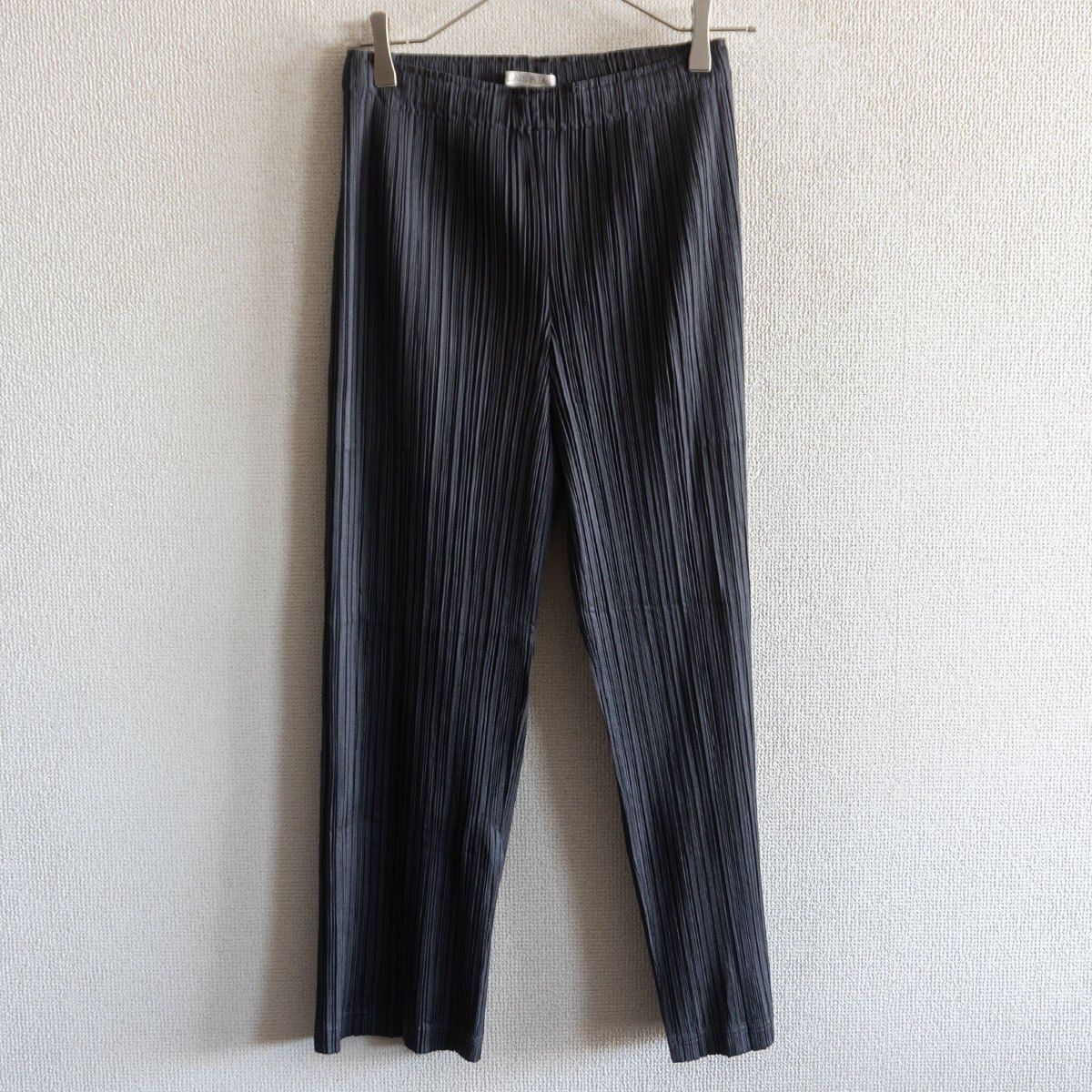 PLEATS PLEASE プリーツパンツ ダークグレー 美品】 PLEATS PLEASE【プリーツ パンツ】ダークグレー プリーツ
