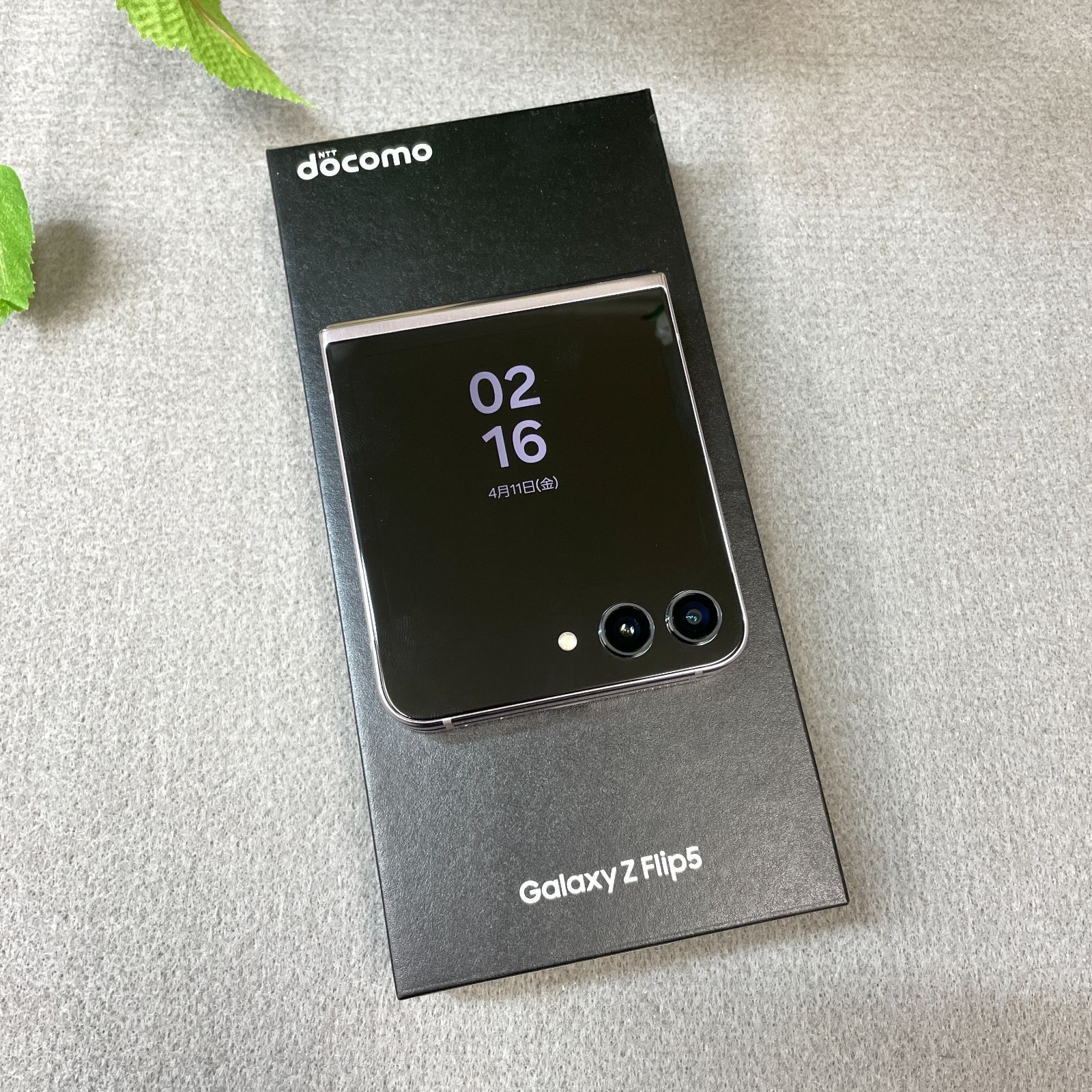 新品同様 Galaxy Z Flip5 256GB ラベンダー 国内版SIMフリー 送料無料