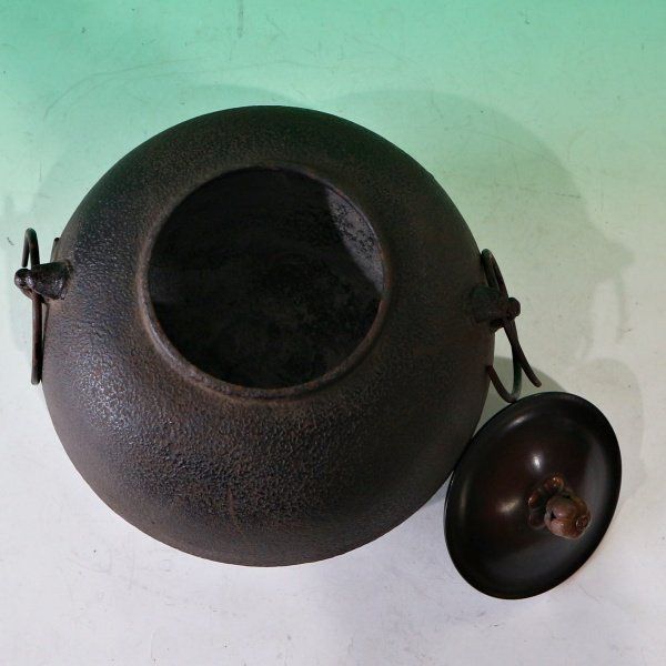 ☆中古 茶道具 鉄釜 鉄製 風炉釜 鬼面風炉 33cm 紙箱付き ☆ - メルカリ