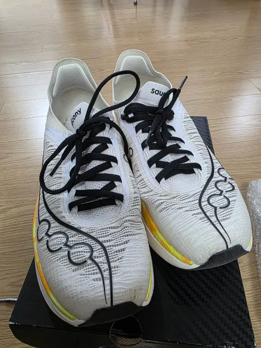 Saucony エンドルフィン エリート 2 ランニングシューズ 285