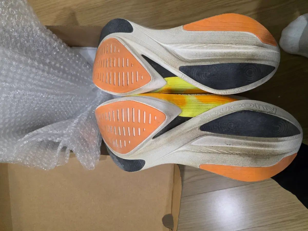 ランニングシューズ 285