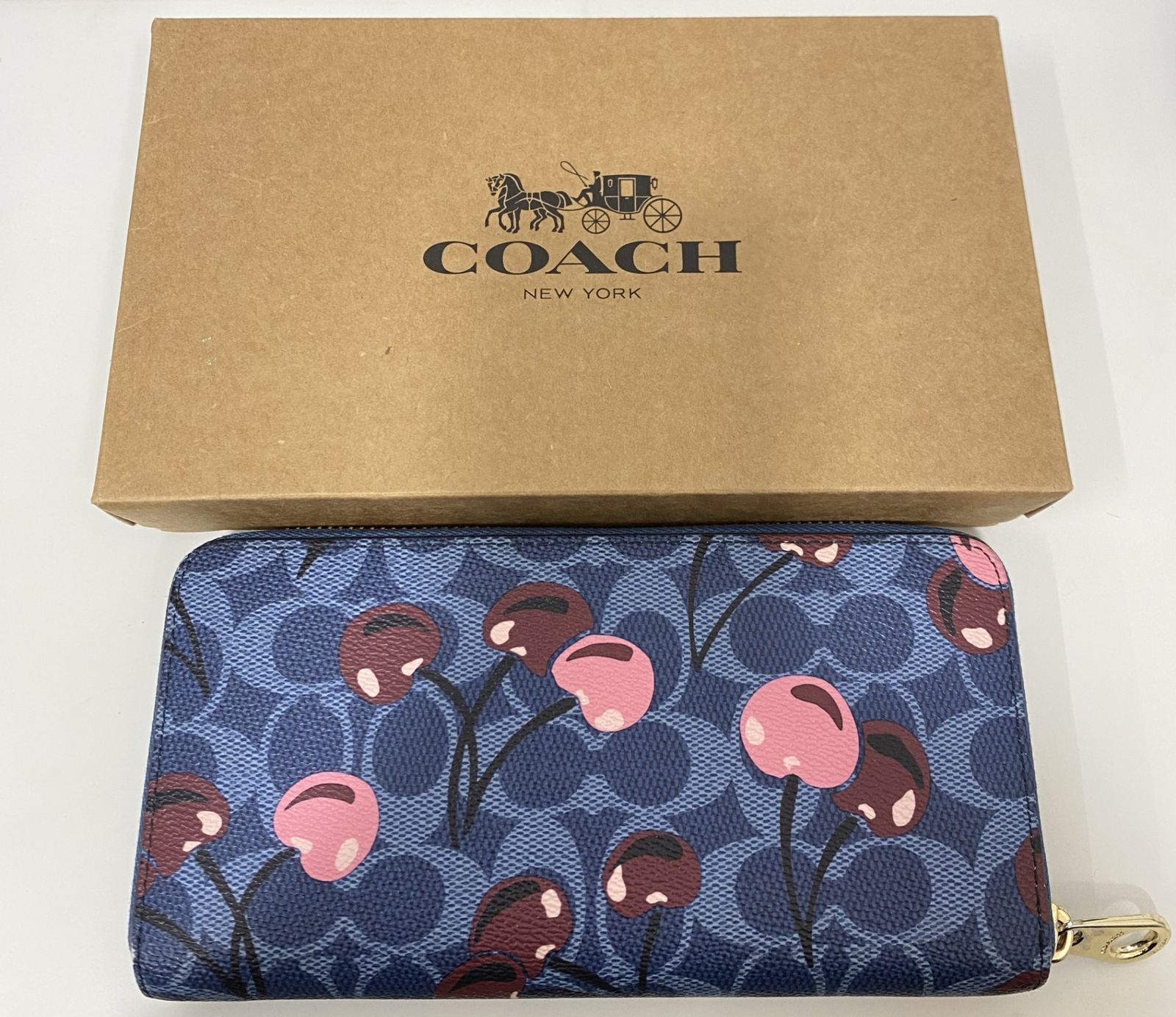 COACH フルーツ柄 長財布 ネイビー　CZ328 アウトレット　贈り物 COACH コーチ フルーツ柄 さくらんぼ チェリー ラウンドファスナー 長