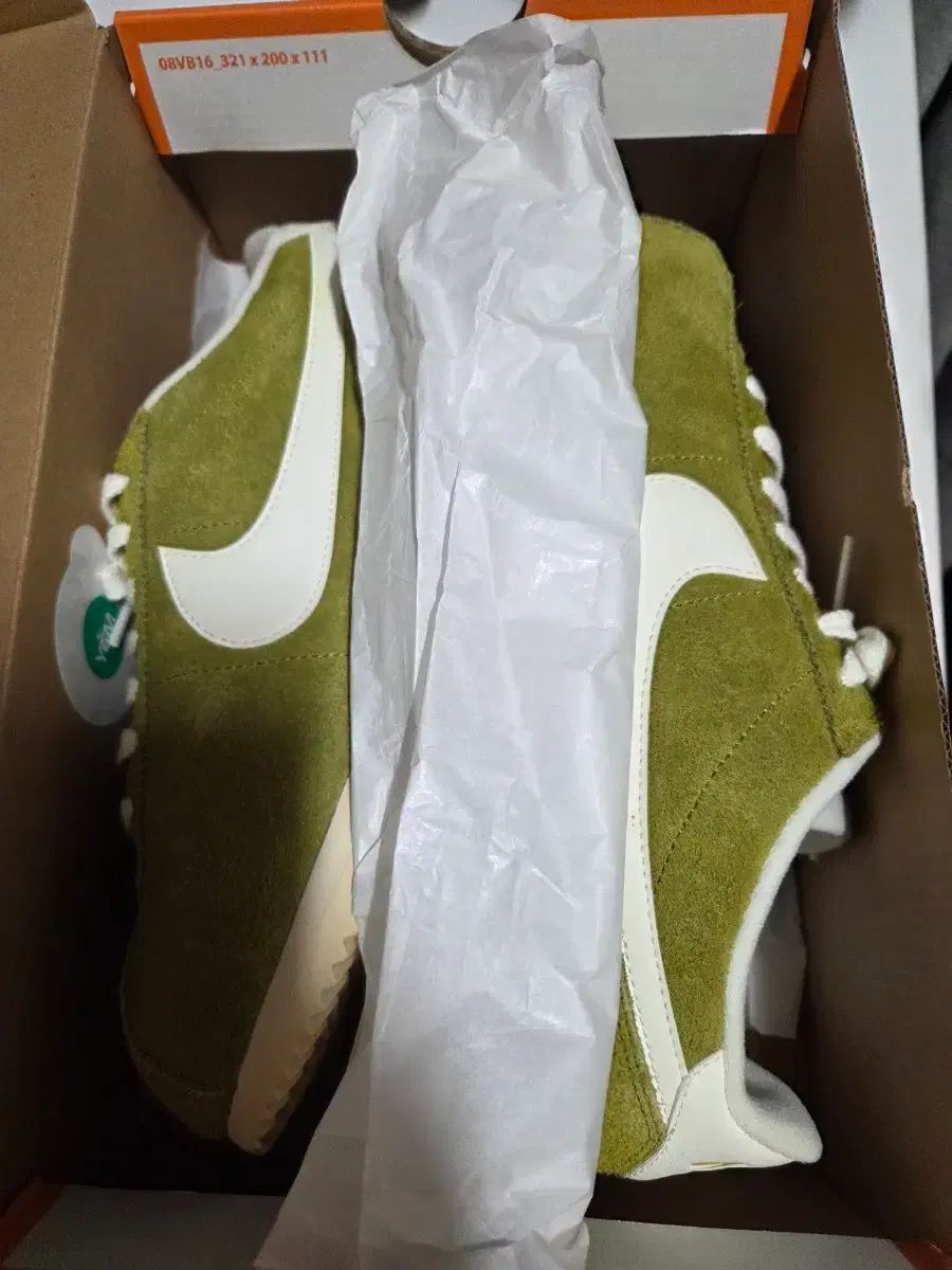 ナイキ コルテッツ オリーブ スウェード スニーカー