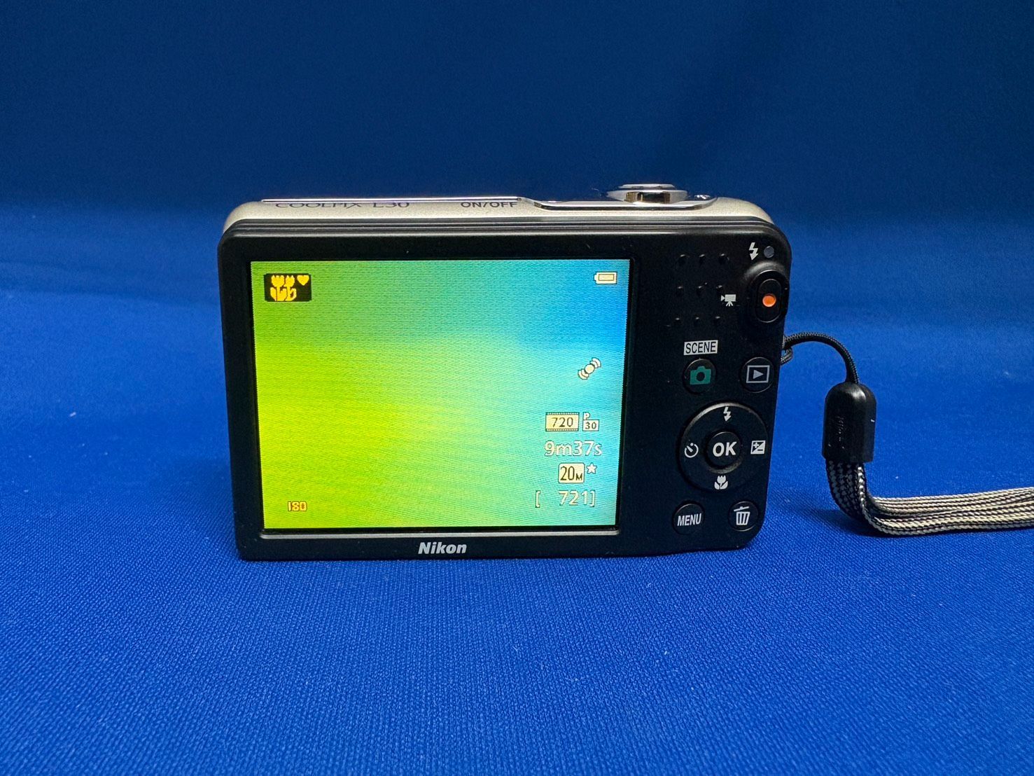 Nikon デジタルカメラ COOLPIX L30 5倍ズーム 2005万画素 乾電池タイプ