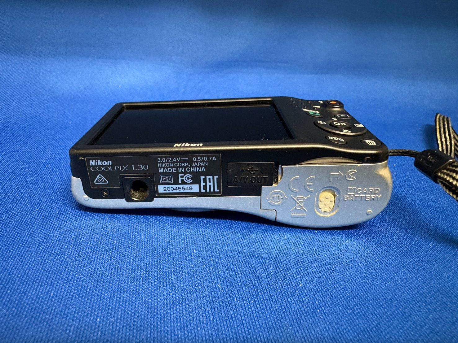 Nikon デジタルカメラ COOLPIX L30 5倍ズーム 2005万画素 乾電池タイプ