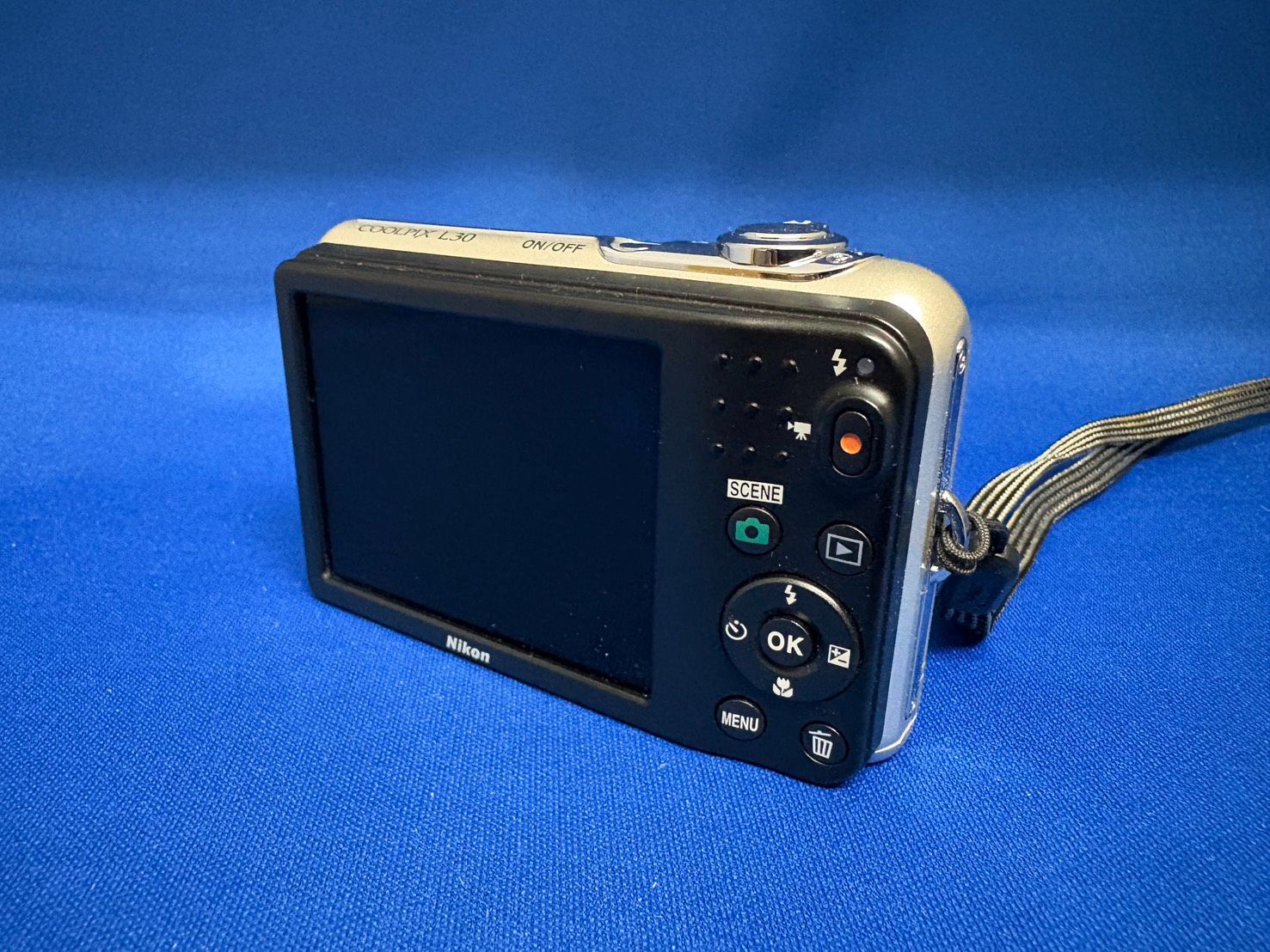 Nikon デジタルカメラ COOLPIX L30 5倍ズーム 2005万画素 乾電池タイプ