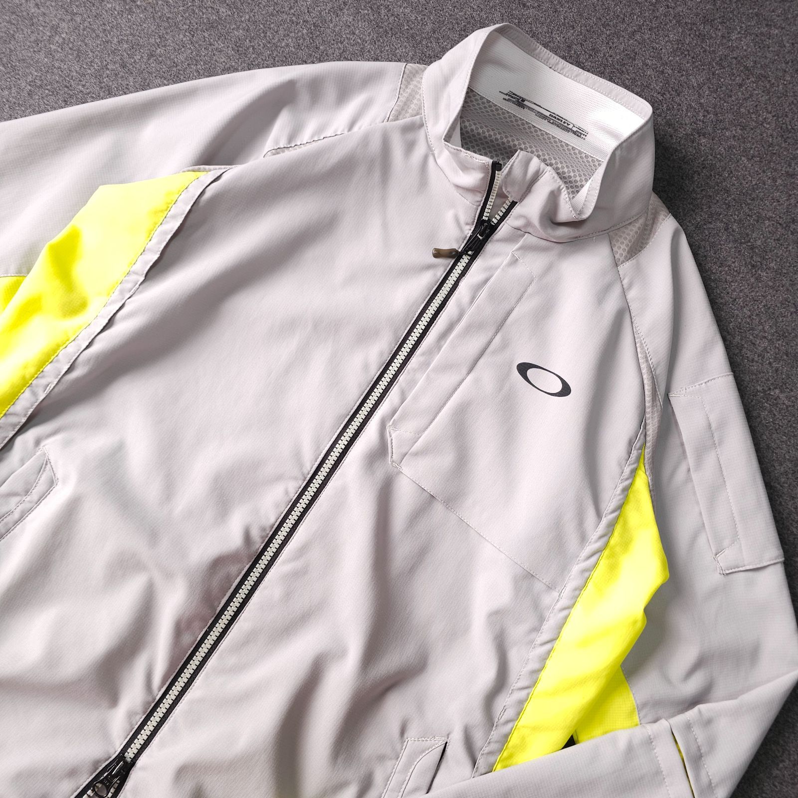 新品　オークリー　ストレッチ　ジャケット　M　灰　OAKEY ゴルフ　ブルゾン OAKLEY GOLF】オークリー ゴルフ ロゴマーク ストレッチ素材 ウィンド
